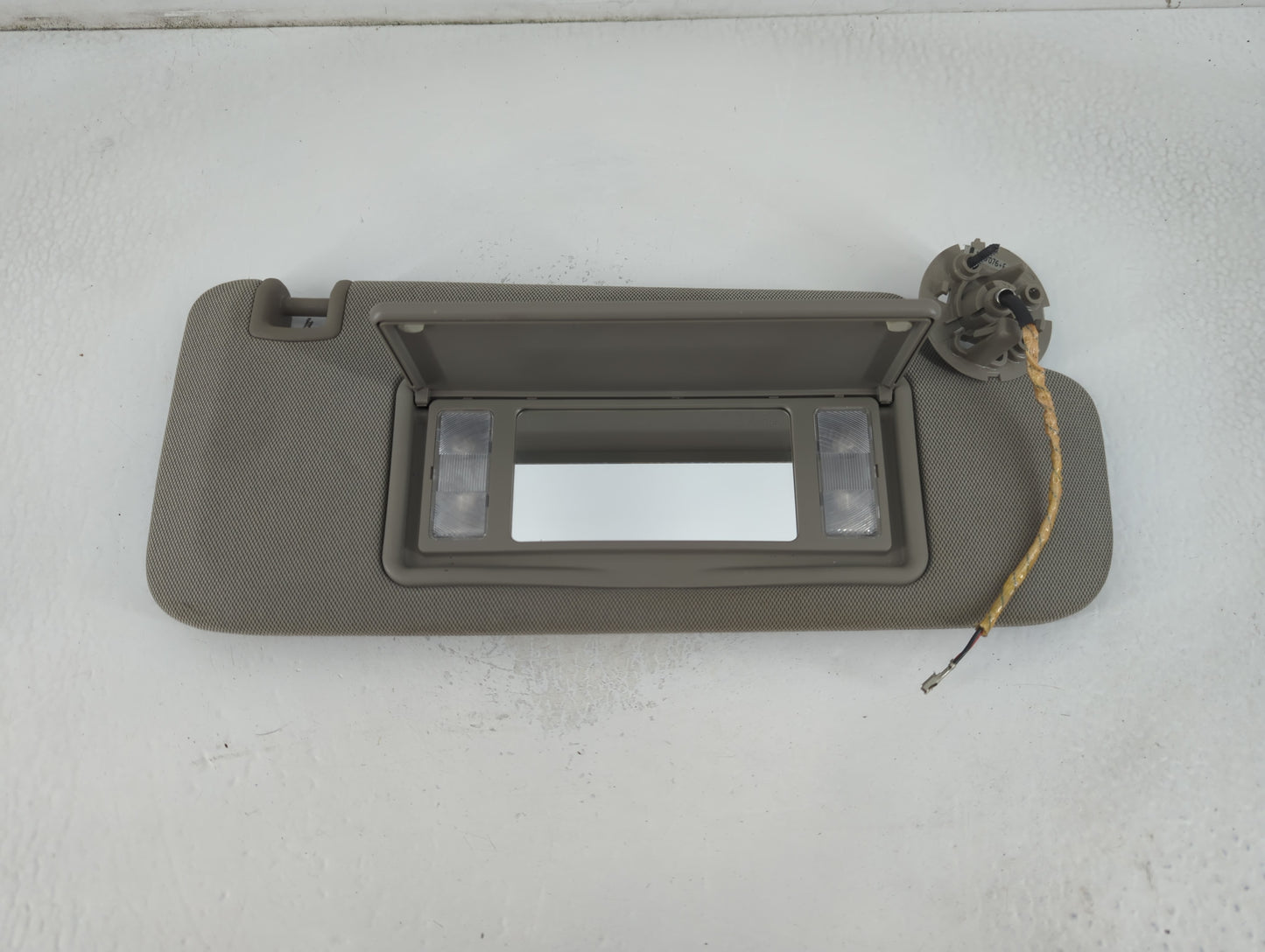2014-2018 Cadillac Ats Sun Visor Shade Replacement Passenger Right Mirror Fits Fits 2014 2015 2016 2017 2018 2019 OEM Used Auto Parts - Oemusedautoparts1.com