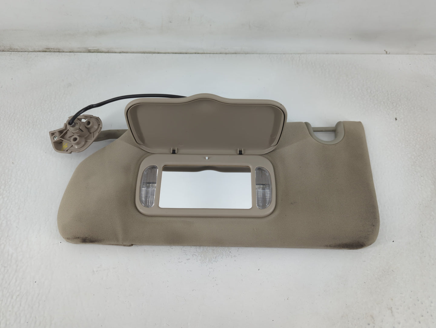 2008-2011 Cadillac Dts Sun Visor Shade Replacement Driver Left Mirror Fits Fits 2008 2009 2010 2011 OEM Used Auto Parts - Oemusedautoparts1.com