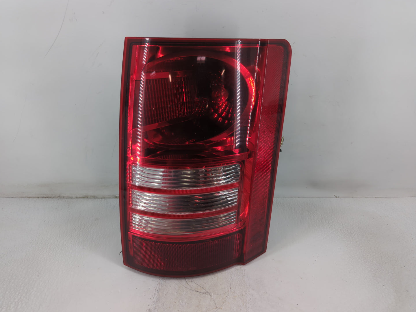 2008-2010 Chrysler Town & Country Tail Light Assembly Passenger Right OEM P/N:05113200AB Fits Fits 2008 2009 2010 OEM Used Auto Parts - Oemusedautoparts1.com