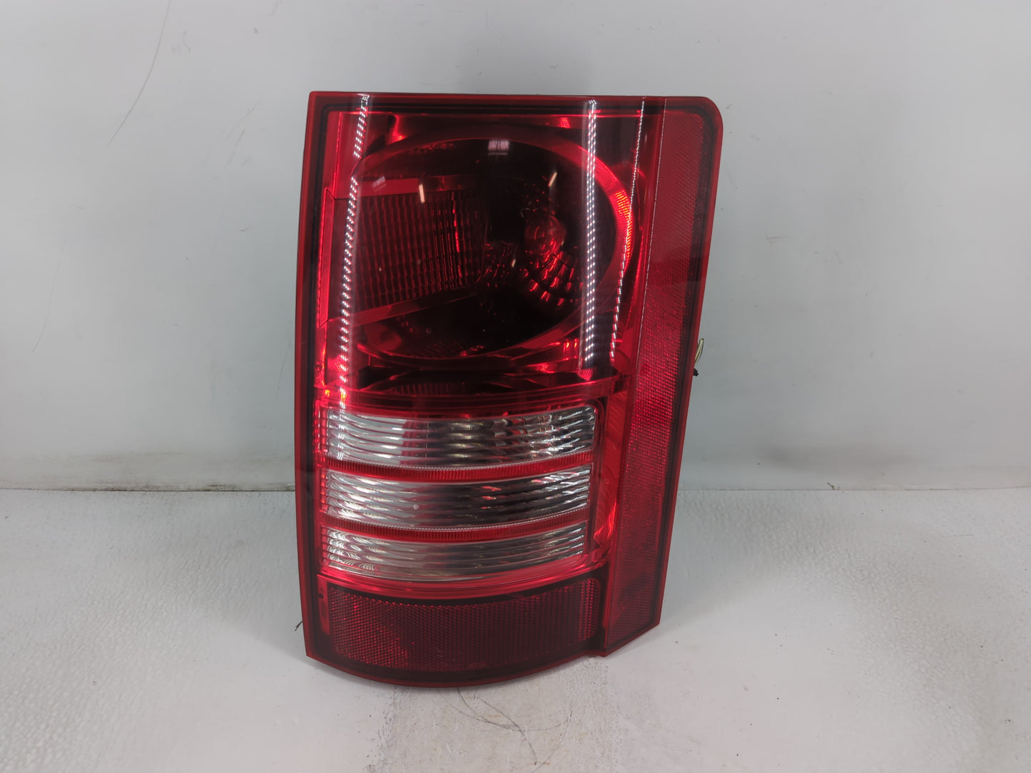 2008-2010 Chrysler Town & Country Tail Light Assembly Passenger Right OEM P/N:05113200AB Fits Fits 2008 2009 2010 OEM Used Auto Parts - Oemusedautoparts1.com