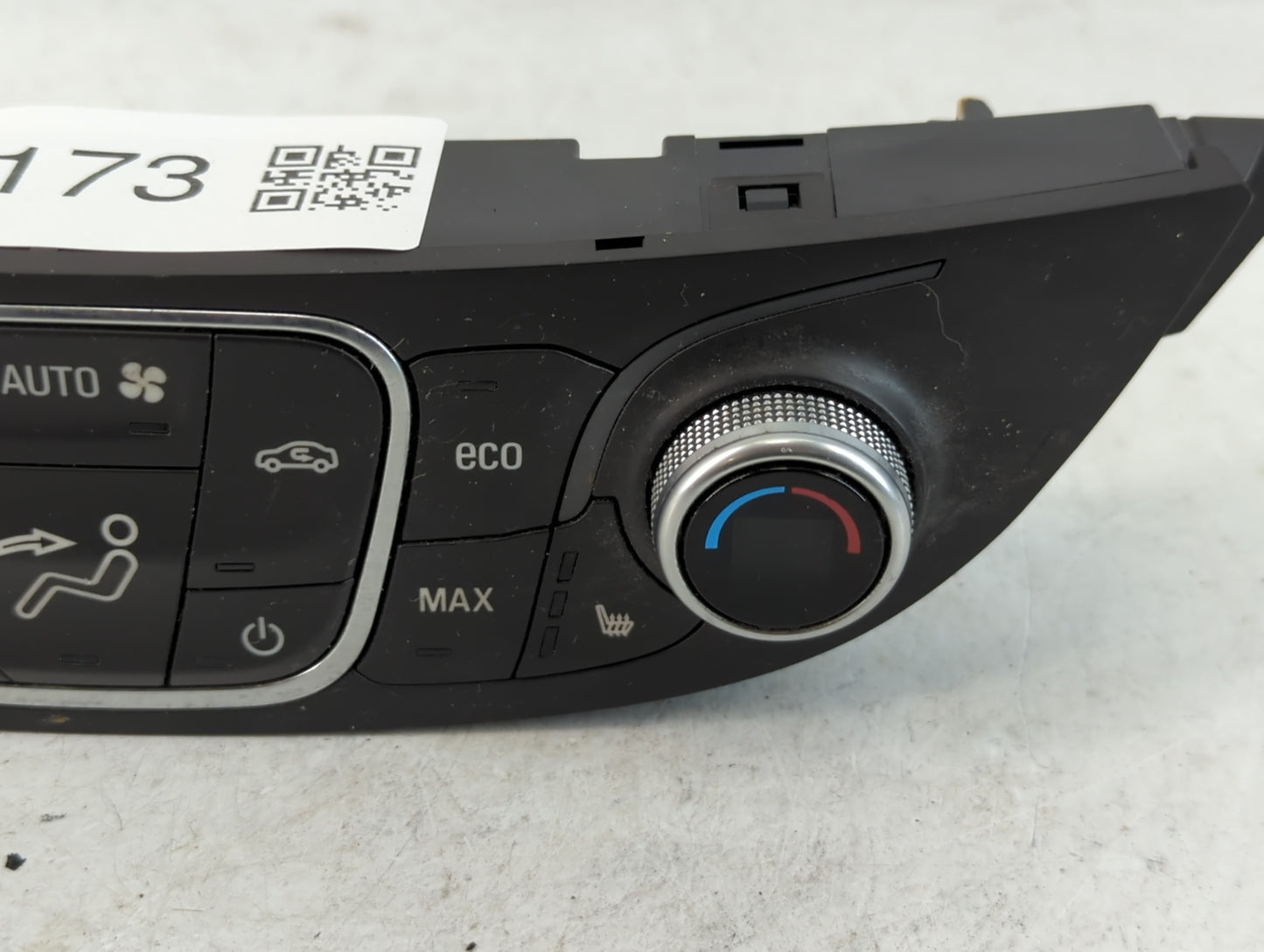 2018 Chevrolet Volt Climate Control Module Temperature AC/Heater Replacement P/N:84413272 Fits OEM Used Auto Parts - Oemusedautoparts1.com