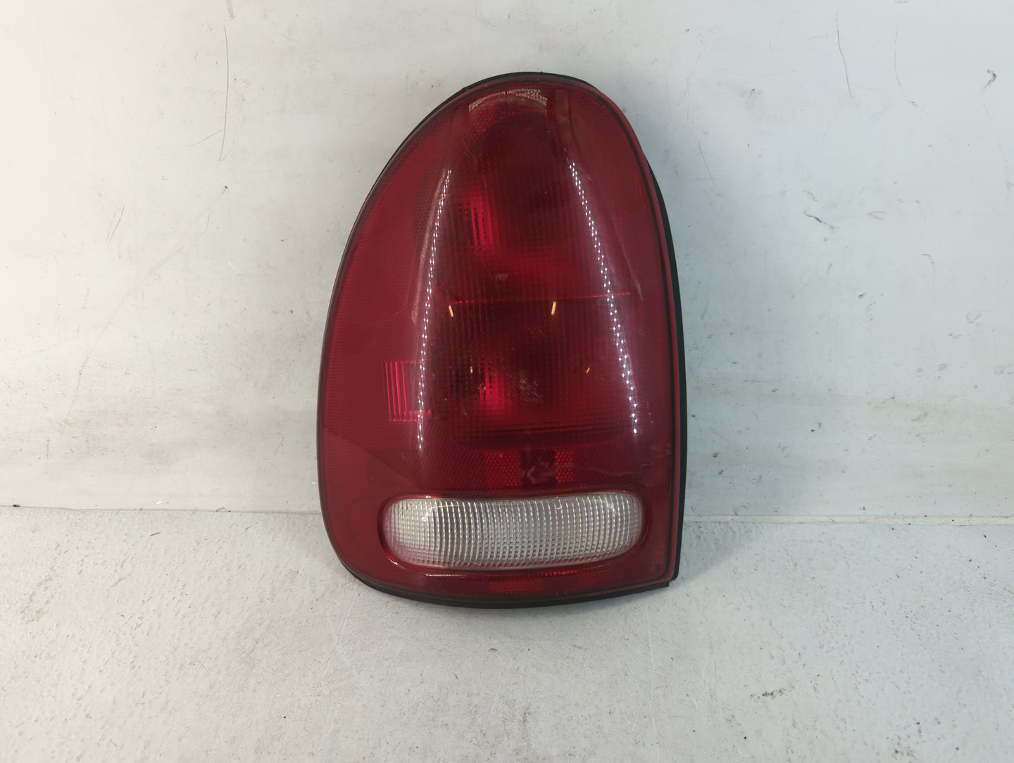 1995-1997 Lincoln Town Car Tail Light Assembly Passenger Right OEM P/N:6172K Fits Fits 1995 1996 1997 OEM Used Auto Parts - Oemusedautoparts1.com