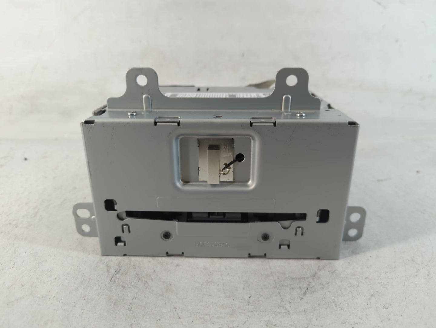 2015-2016 Buick Encore Radio AM FM Cd Player Receiver Replacement P/N:84026635 Fits Fits 2014 2015 2016 2017 OEM Used Auto Parts - Oemusedautoparts1.com