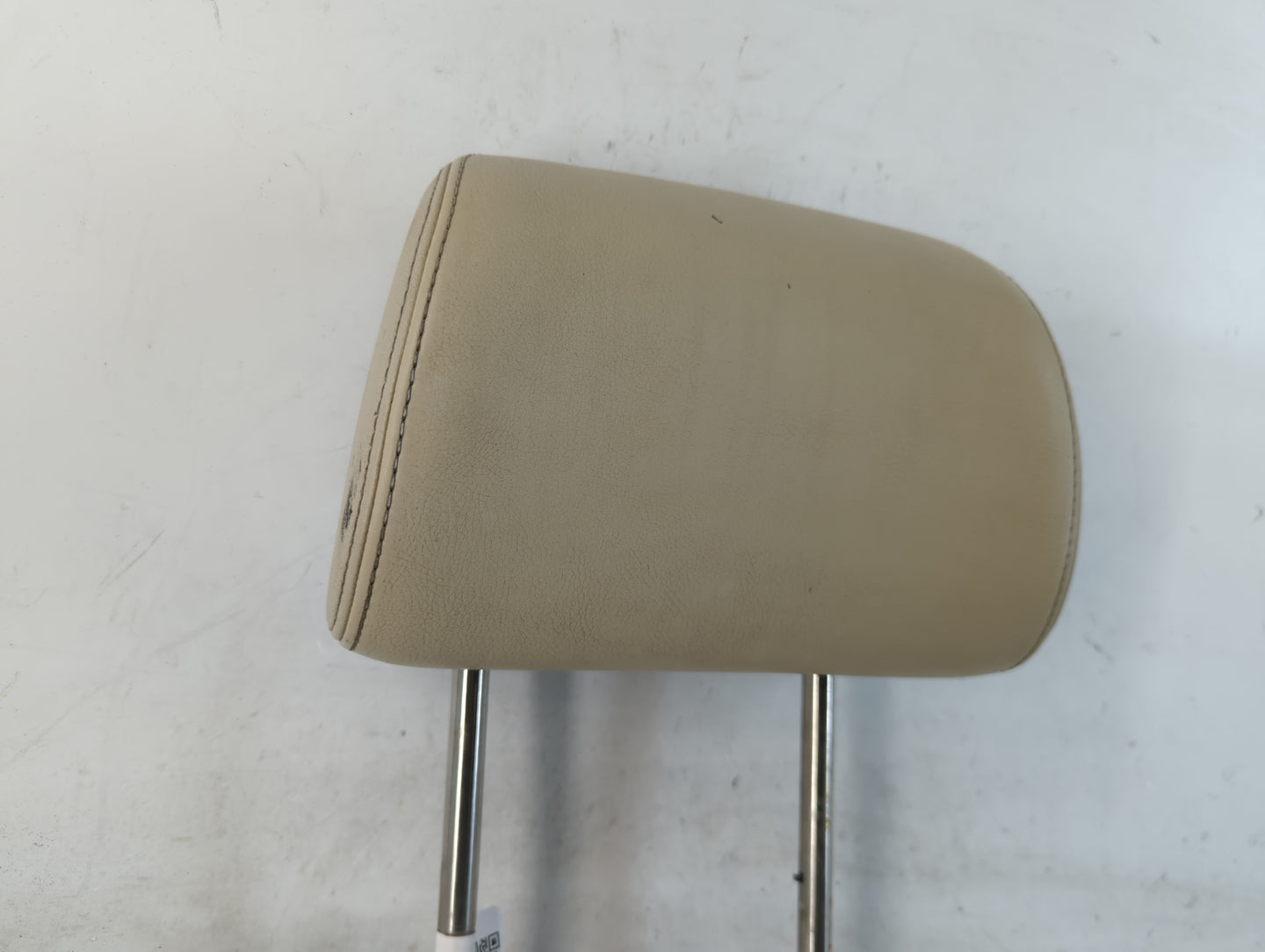 2006-2010 Volkswagen Beetle Headrest Head Rest Front Driver Passenger Seat Fits Fits 2006 2007 2008 2009 2010 OEM Used Auto Parts - Oemusedautoparts1.com