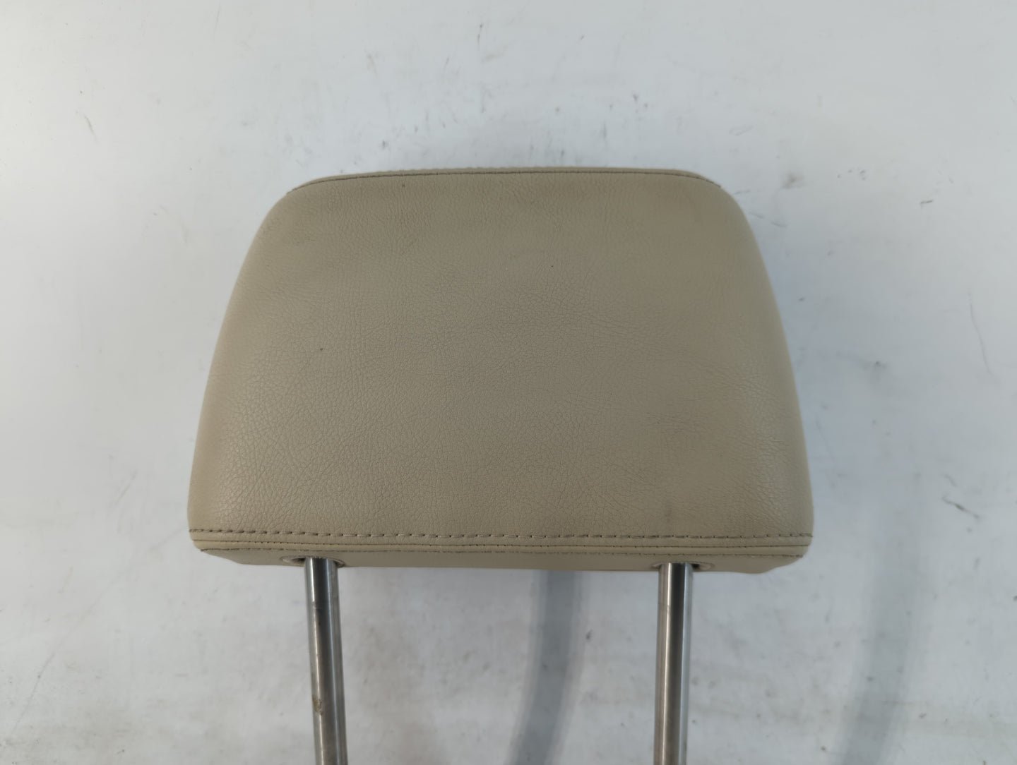 2006-2010 Volkswagen Beetle Headrest Head Rest Front Driver Passenger Seat Fits Fits 2006 2007 2008 2009 2010 OEM Used Auto Parts - Oemusedautoparts1.com