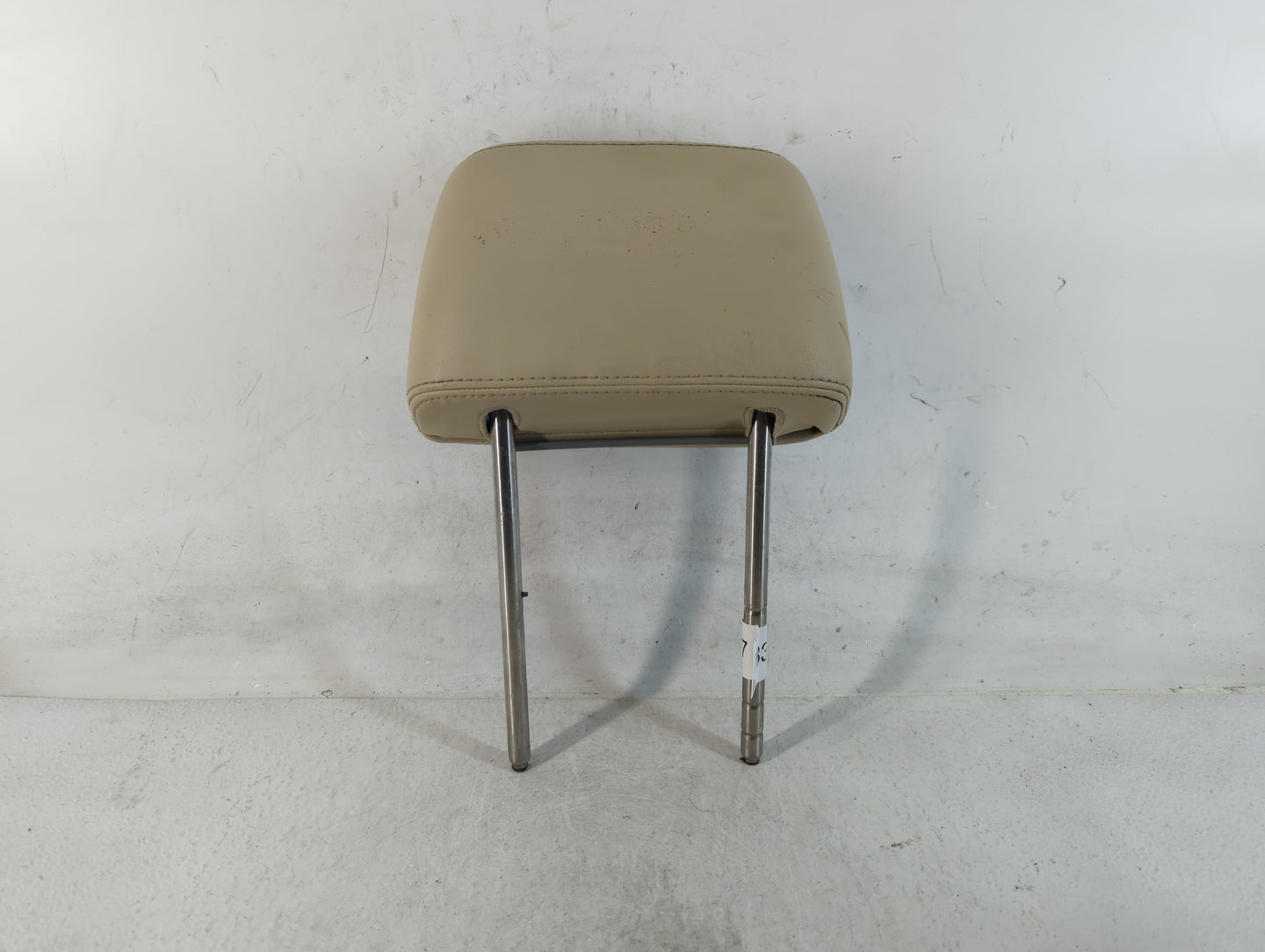 2006-2010 Volkswagen Beetle Headrest Head Rest Front Driver Passenger Seat Fits Fits 2006 2007 2008 2009 2010 OEM Used Auto Parts - Oemusedautoparts1.com