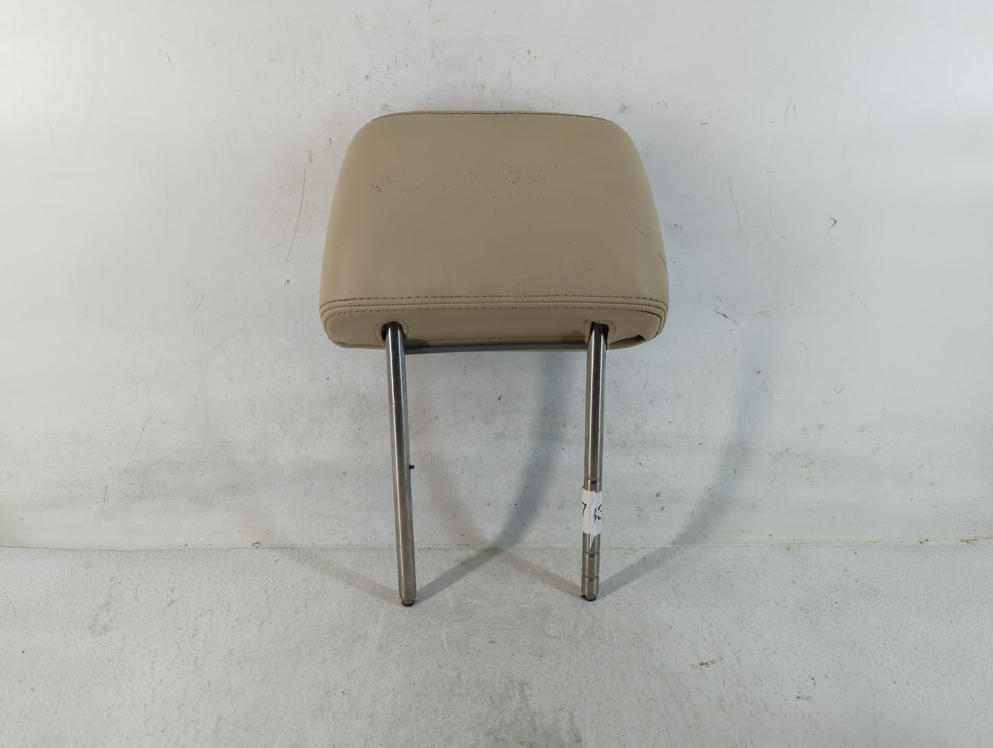2006-2010 Volkswagen Beetle Headrest Head Rest Front Driver Passenger Seat Fits Fits 2006 2007 2008 2009 2010 OEM Used Auto Parts - Oemusedautoparts1.com