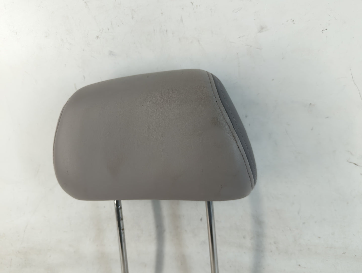 1996-2000 Chrysler Town & Country Headrest Head Rest Front Driver Passenger Seat Fits Fits 1996 1997 1998 1999 2000 OEM Used Auto Parts - Oemusedautoparts1.com