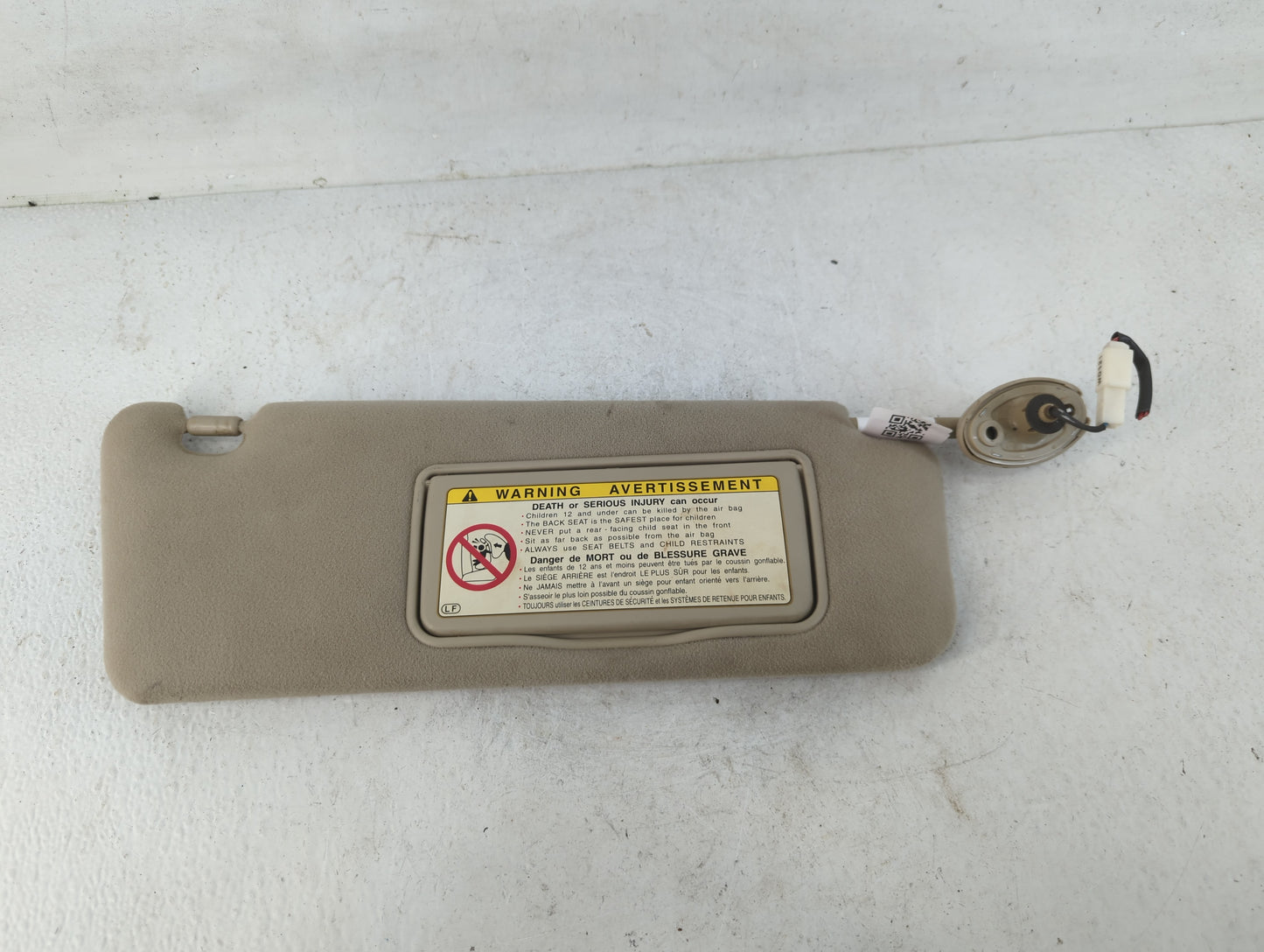 2002-2003 Lexus Es300 Sun Visor Shade Replacement Driver Left Mirror Fits Fits 2002 2003 OEM Used Auto Parts - Oemusedautoparts1.com