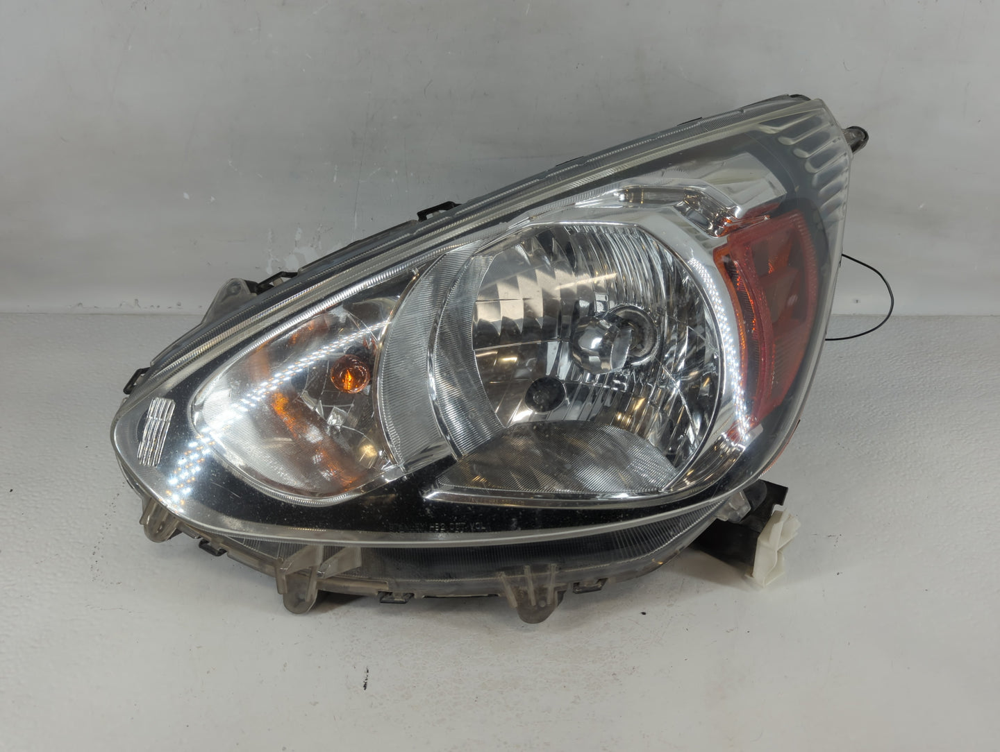 2019 Mitsubishi Mirage Driver Left Oem Head Light Headlight Lamp - Oemusedautoparts1.com