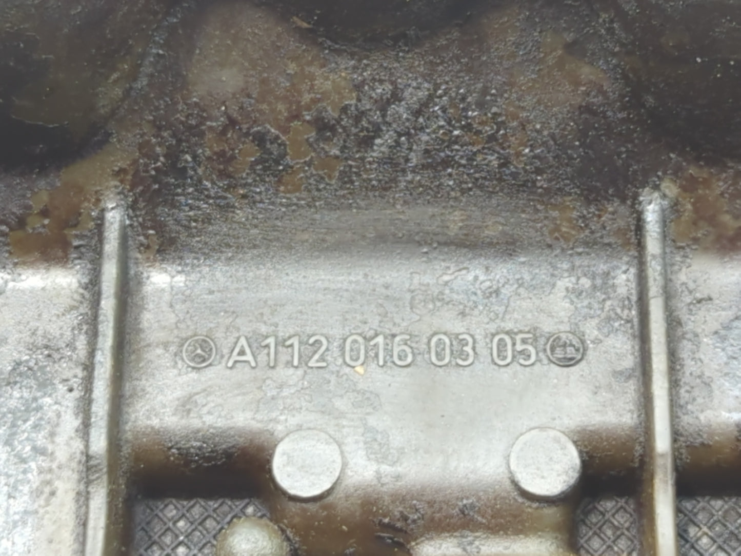 1999 Mercedes-Benz E320 Passenger Right Cylinder Head Valve Cover P/N:A112 016 03 05 Fits OEM Used Auto Parts - Oemusedautoparts1.com