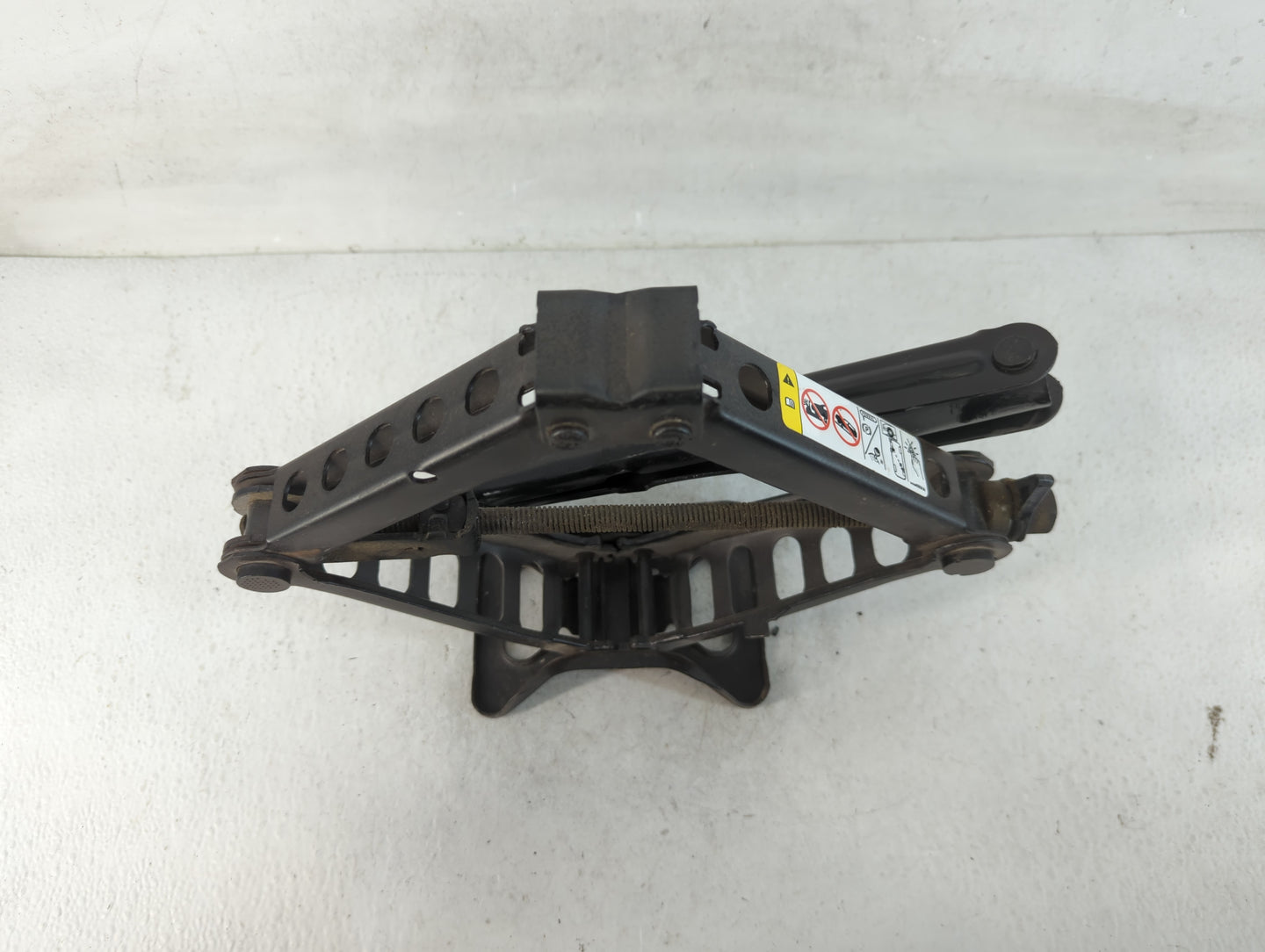 2013 Chrysler 200 Spare Scissor Car Jack - Oemusedautoparts1.com