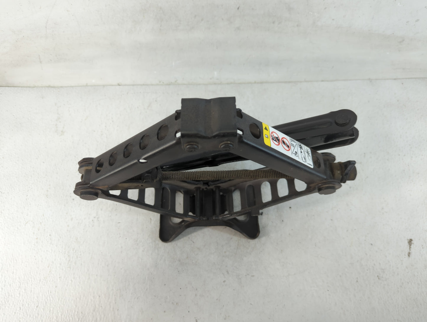 2013 Chrysler 200 Spare Scissor Car Jack - Oemusedautoparts1.com