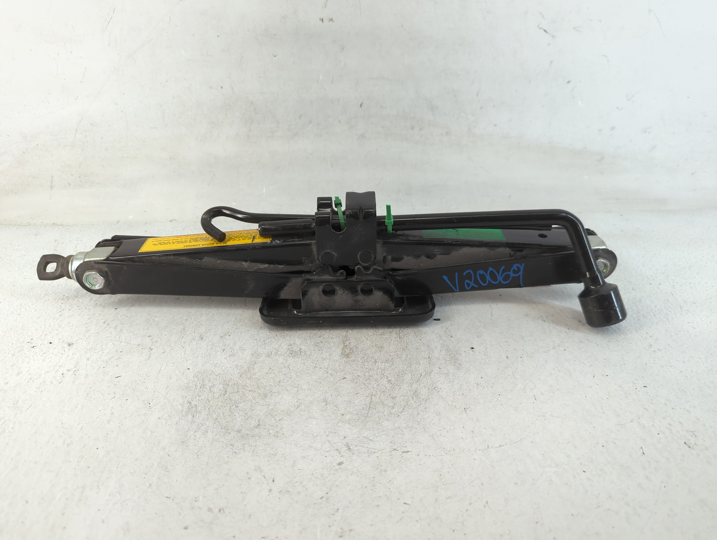 2011 Kia Sorento Spare Scissor Car Jack - Oemusedautoparts1.com