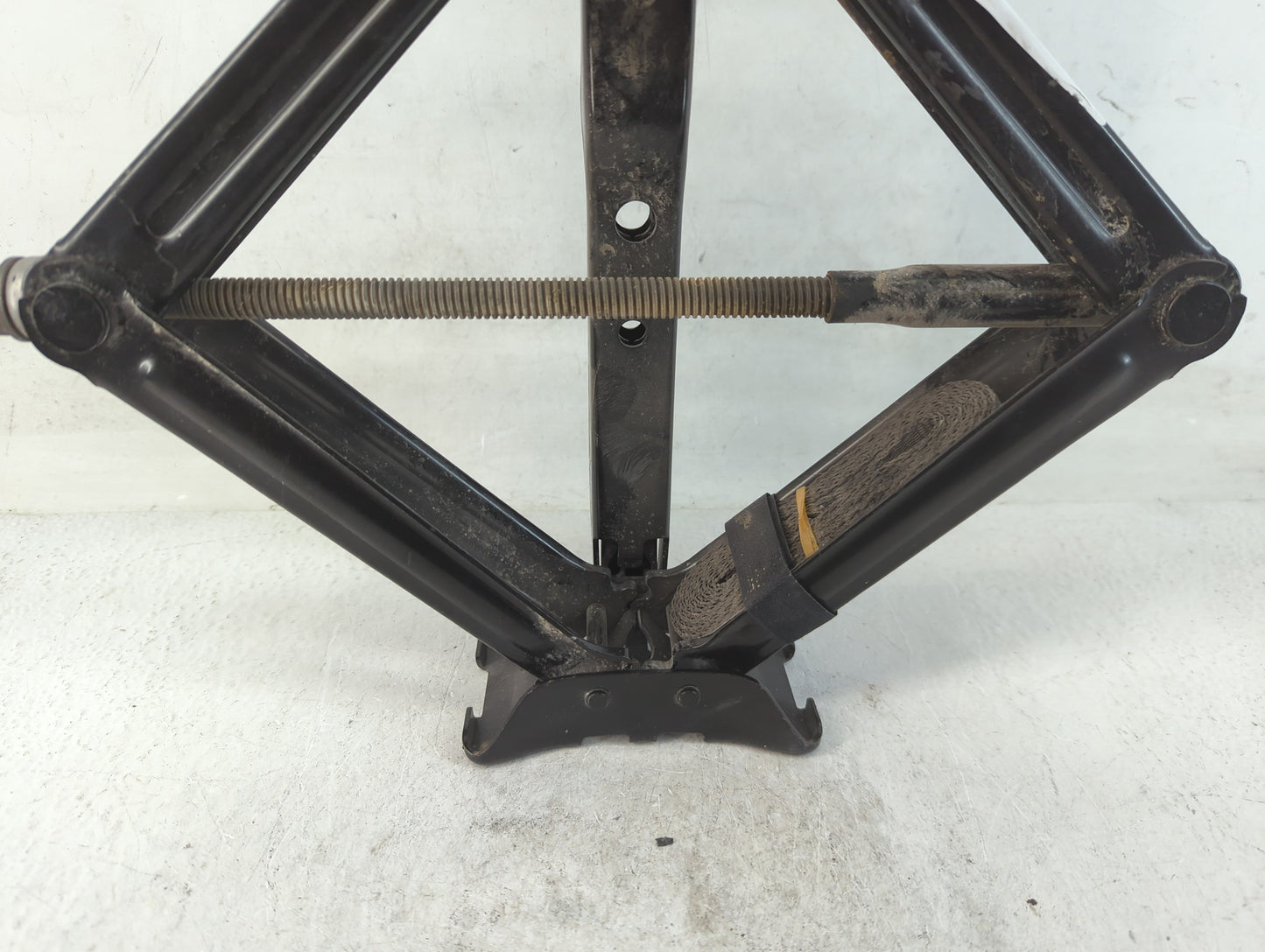 2017 Ford Edge Spare Scissor Car Jack - Oemusedautoparts1.com