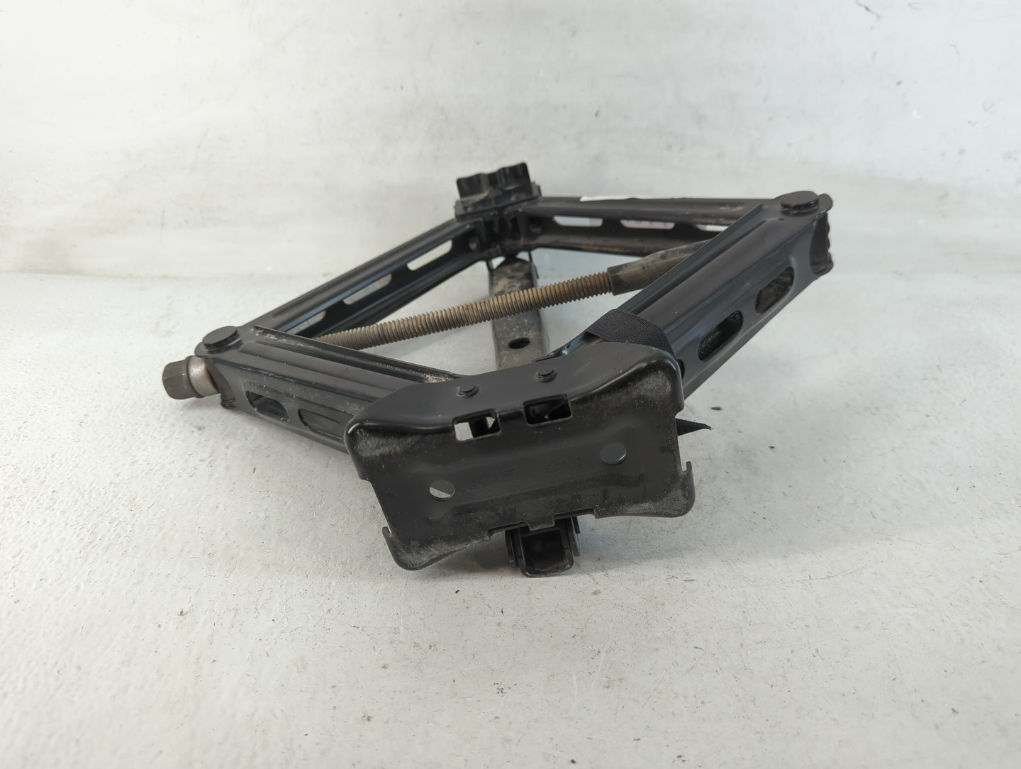 2017 Ford Edge Spare Scissor Car Jack - Oemusedautoparts1.com