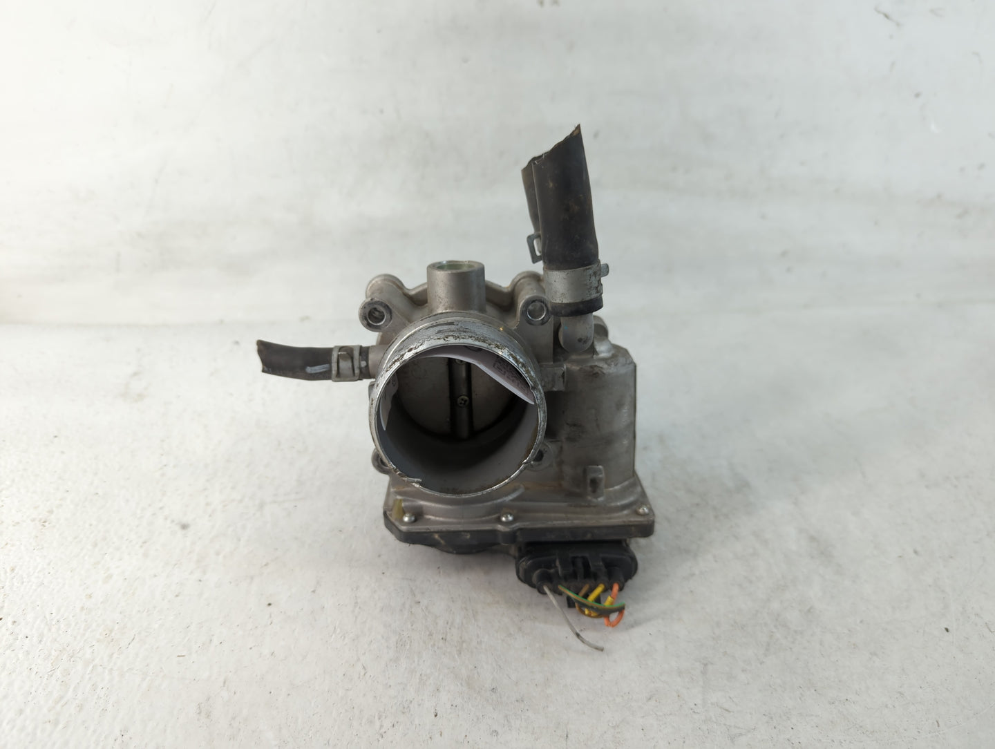 2015-2020 Hyundai Veloster Throttle Body P/N:35100-2B340 Fits Fits 2015 2016 2017 2018 2019 2020 2021 2022 OEM Used Auto Parts - Oemusedautoparts1.com