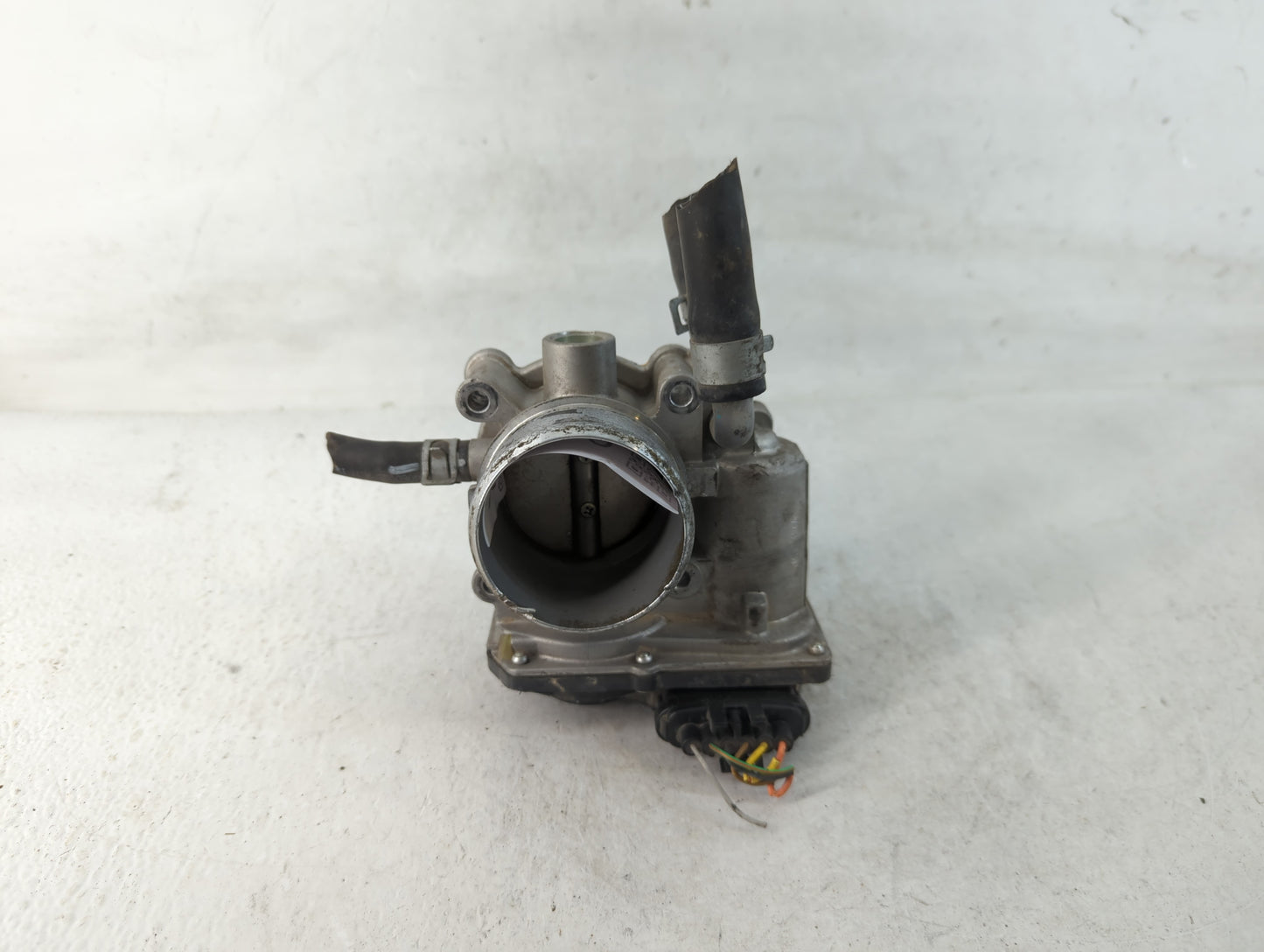 2015-2020 Hyundai Veloster Throttle Body P/N:35100-2B340 Fits Fits 2015 2016 2017 2018 2019 2020 2021 2022 OEM Used Auto Parts - Oemusedautoparts1.com