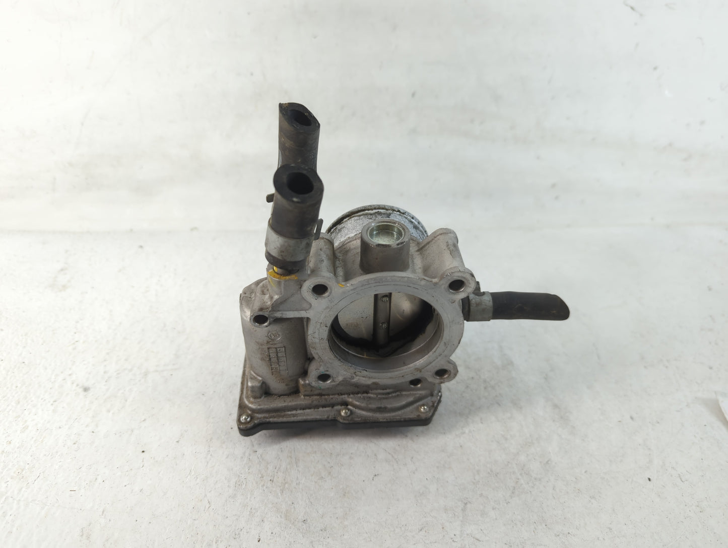 2015-2020 Hyundai Veloster Throttle Body P/N:35100-2B340 Fits Fits 2015 2016 2017 2018 2019 2020 2021 2022 OEM Used Auto Parts - Oemusedautoparts1.com