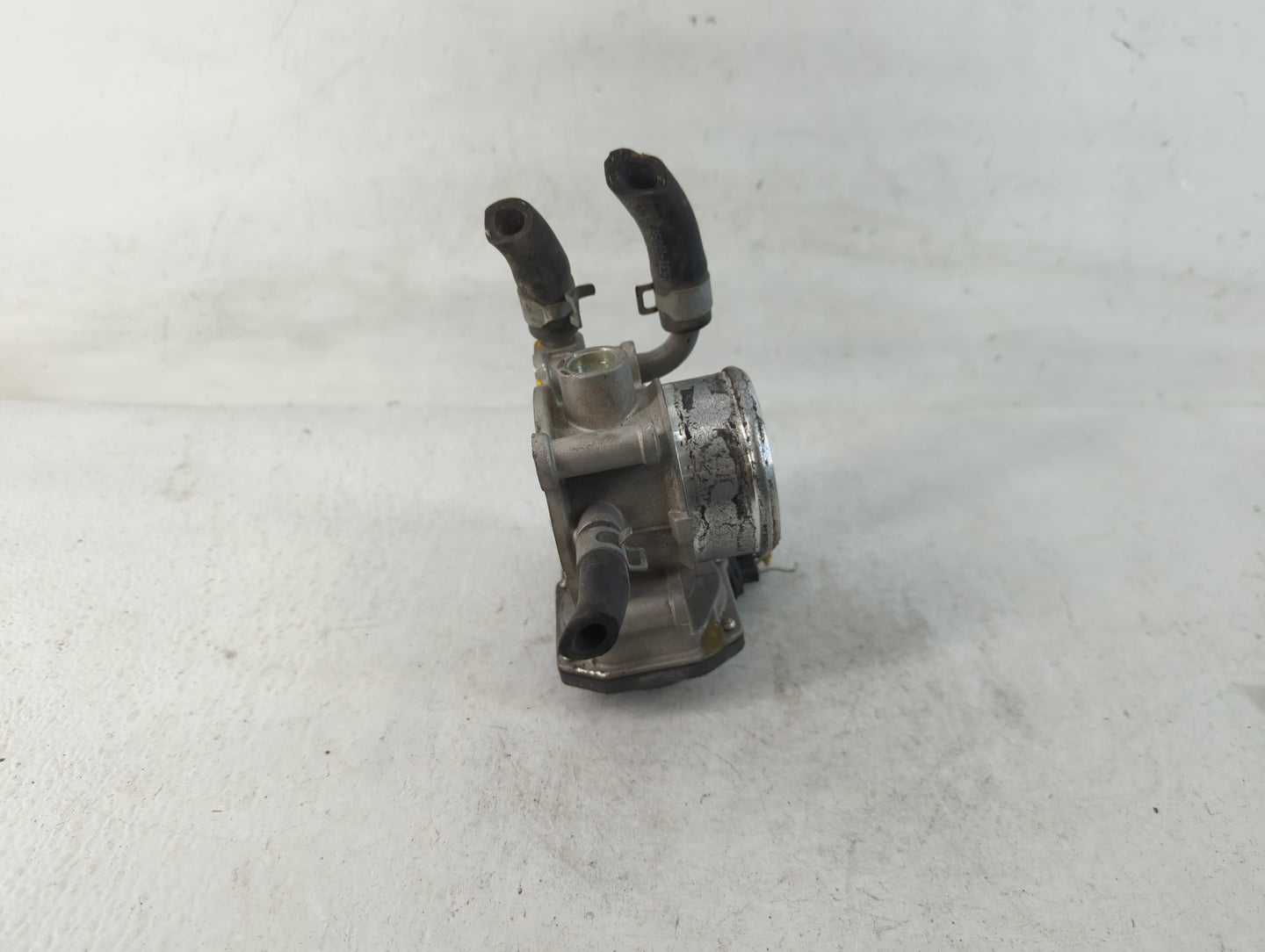 2015-2020 Hyundai Veloster Throttle Body P/N:35100-2B340 Fits Fits 2015 2016 2017 2018 2019 2020 2021 2022 OEM Used Auto Parts - Oemusedautoparts1.com