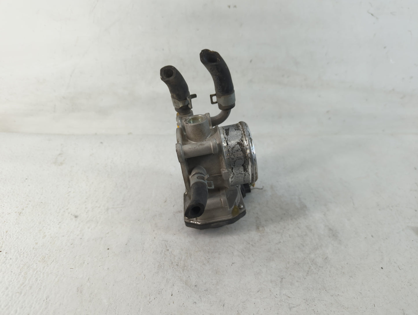 2015-2020 Hyundai Veloster Throttle Body P/N:35100-2B340 Fits Fits 2015 2016 2017 2018 2019 2020 2021 2022 OEM Used Auto Parts - Oemusedautoparts1.com