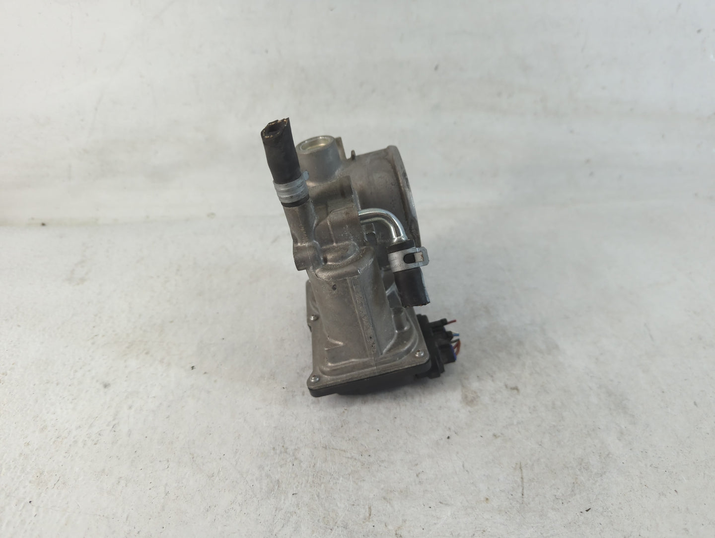 2013-2019 Subaru Legacy Throttle Body P/N:16112AA38A Fits Fits 2013 2014 2015 2016 2017 2018 2019 OEM Used Auto Parts - Oemusedautoparts1.com