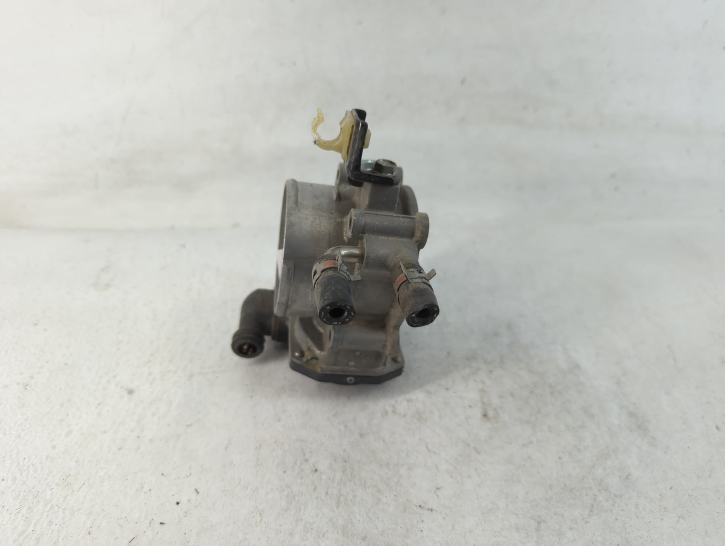 2010-2017 Toyota Camry Throttle Body P/N:22030-0V010 Fits Fits 2009 2010 2011 2012 2013 2014 2015 2016 2017 2018 2019 OEM Used Auto Parts - Oemusedautoparts1.com