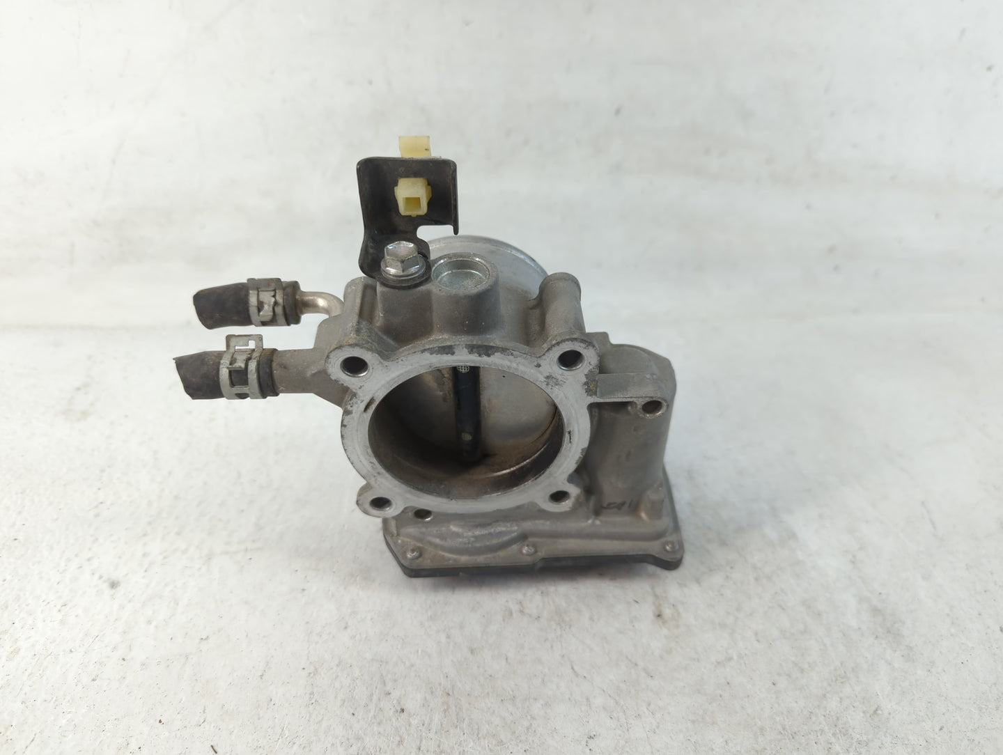 2010-2017 Toyota Camry Throttle Body P/N:22030-0V010 Fits Fits 2009 2010 2011 2012 2013 2014 2015 2016 2017 2018 2019 OEM Used Auto Parts - Oemusedautoparts1.com