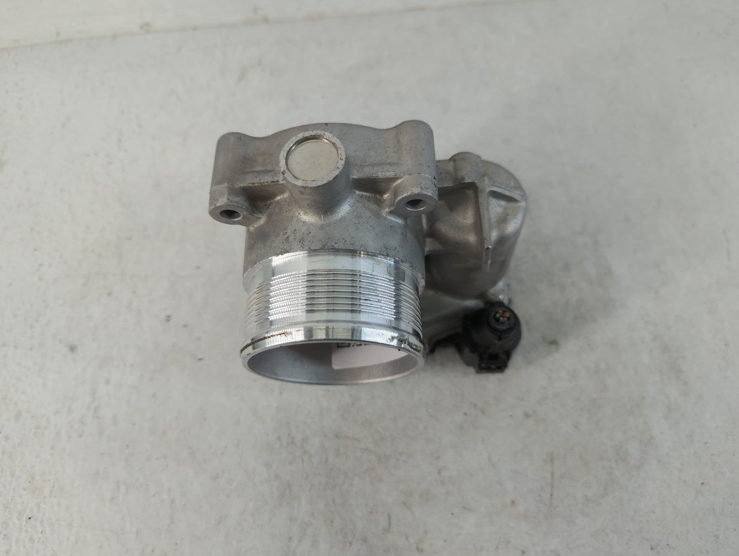 2013-2014 Volkswagen Jetta Throttle Body P/N:06K 133 062 C Fits Fits 2013 2014 2015 OEM Used Auto Parts - Oemusedautoparts1.com