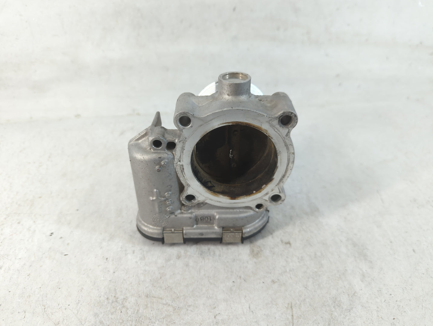 2013-2014 Volkswagen Jetta Throttle Body P/N:06K 133 062 C Fits Fits 2013 2014 2015 OEM Used Auto Parts - Oemusedautoparts1.com