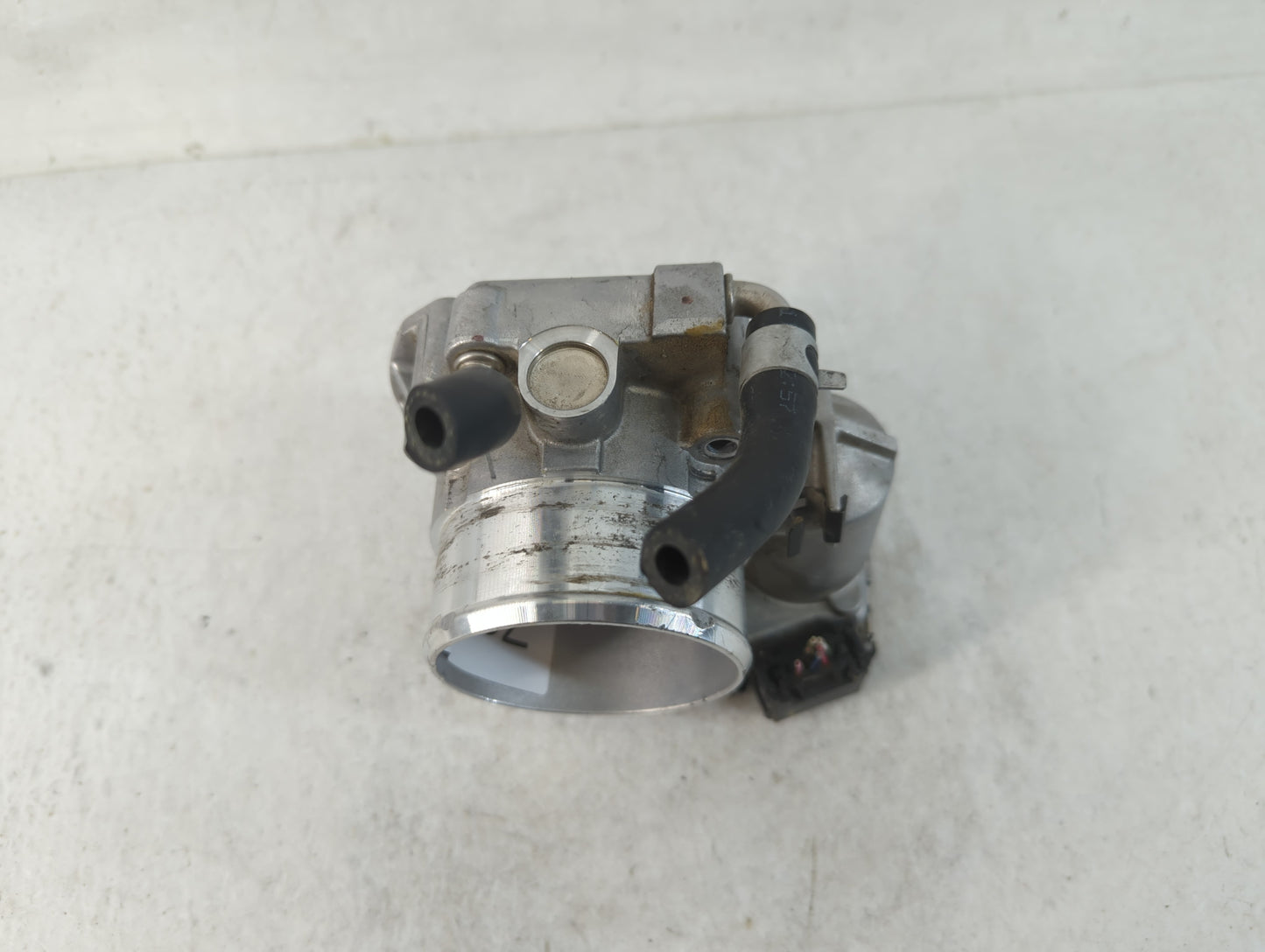 2011-2014 Hyundai Sonata Throttle Body P/N:35100-2G700 Fits Fits 2011 2012 2013 2014 2015 2016 OEM Used Auto Parts - Oemusedautoparts1.com