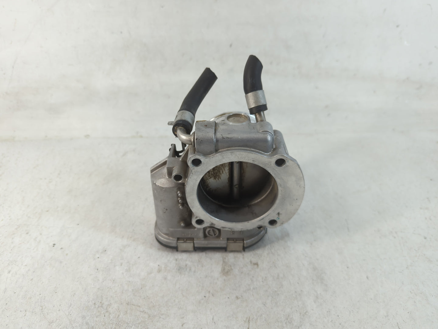 2011-2014 Hyundai Sonata Throttle Body P/N:35100-2G700 Fits Fits 2011 2012 2013 2014 2015 2016 OEM Used Auto Parts - Oemusedautoparts1.com