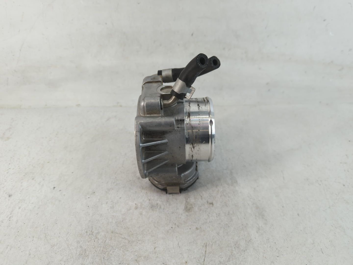 2011-2014 Hyundai Sonata Throttle Body P/N:35100-2G700 Fits Fits 2011 2012 2013 2014 2015 2016 OEM Used Auto Parts - Oemusedautoparts1.com