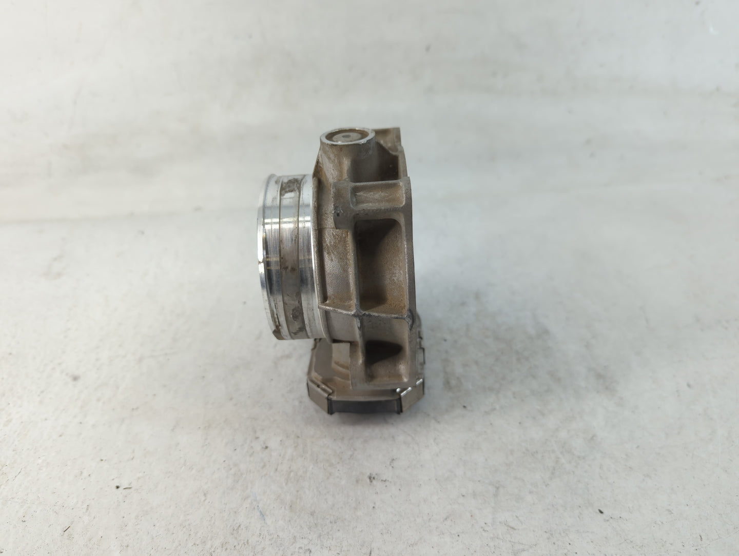 2012-2015 Chevrolet Camaro Throttle Body P/N:12632172BA Fits Fits 2012 2013 2014 2015 2016 2017 2018 2019 2020 2021 2022 OEM Used Auto Parts - Oemusedautoparts1.com