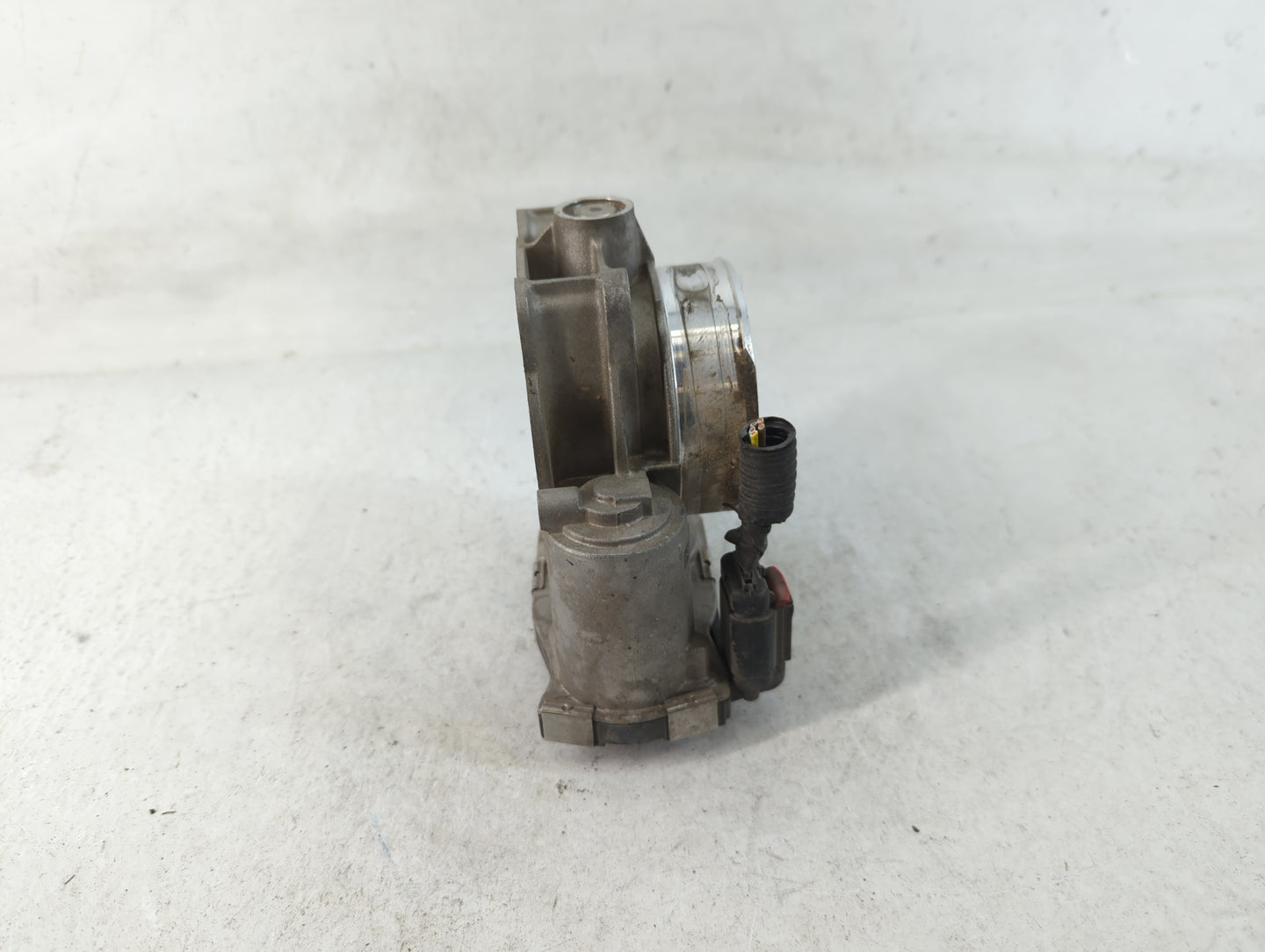 2012-2015 Chevrolet Camaro Throttle Body P/N:12632172BA Fits Fits 2012 2013 2014 2015 2016 2017 2018 2019 2020 2021 2022 OEM Used Auto Parts - Oemusedautoparts1.com