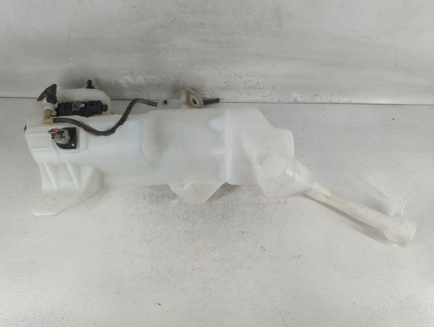 2017-2021 Chrysler Pacifica Windshield Washer Fluid Reservoir Bottle Oem - Oemusedautoparts1.com