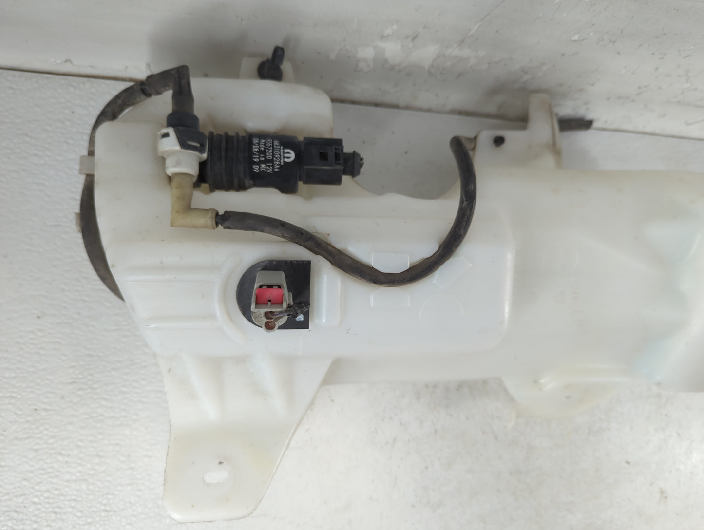 2017-2021 Chrysler Pacifica Windshield Washer Fluid Reservoir Bottle Oem - Oemusedautoparts1.com