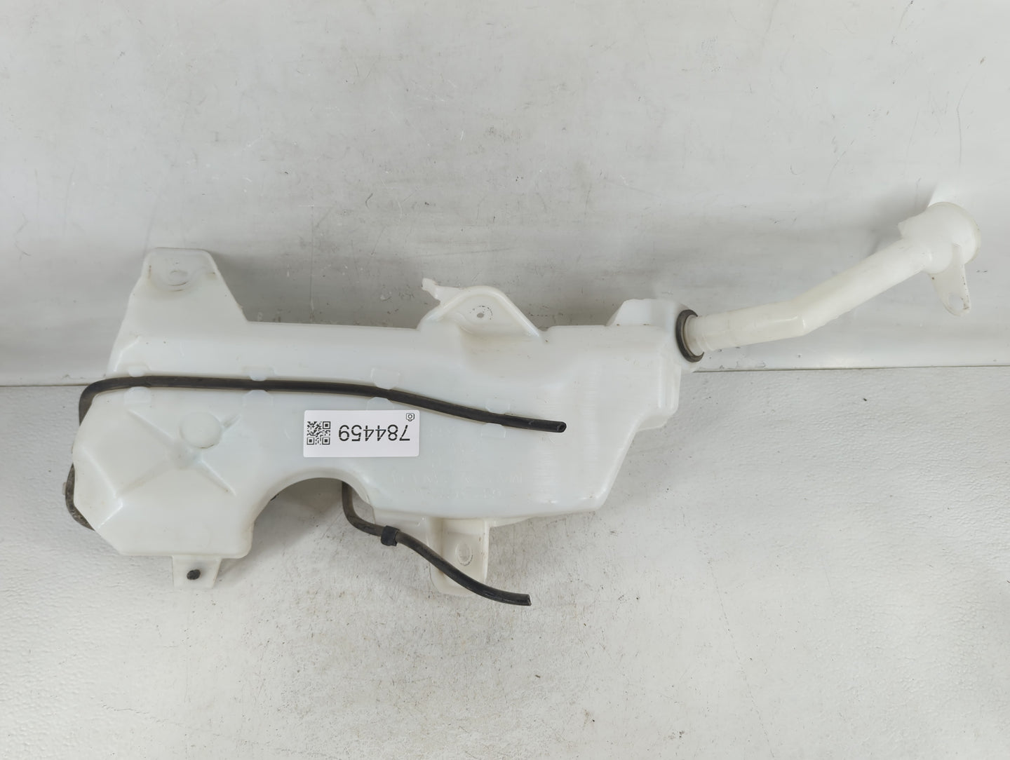 2017-2021 Chrysler Pacifica Windshield Washer Fluid Reservoir Bottle Oem - Oemusedautoparts1.com