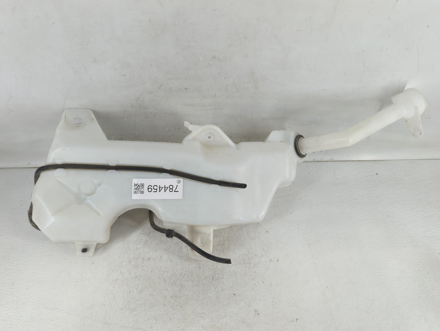 2017-2021 Chrysler Pacifica Windshield Washer Fluid Reservoir Bottle Oem - Oemusedautoparts1.com