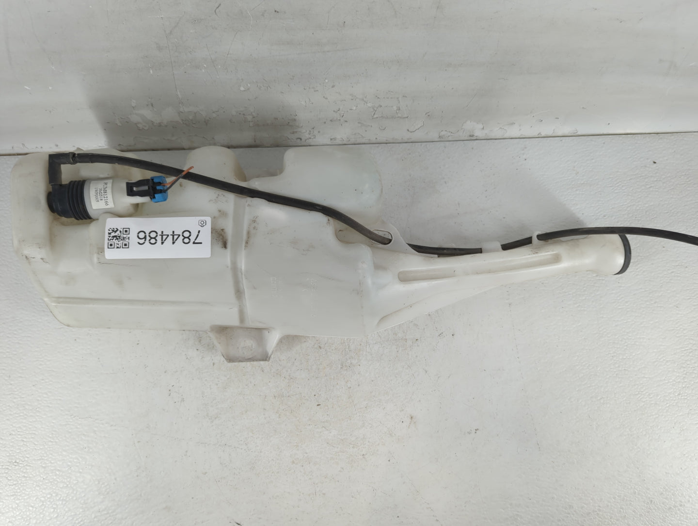 2010-2015 Chevrolet Camaro Windshield Washer Fluid Reservoir Bottle Oem - Oemusedautoparts1.com