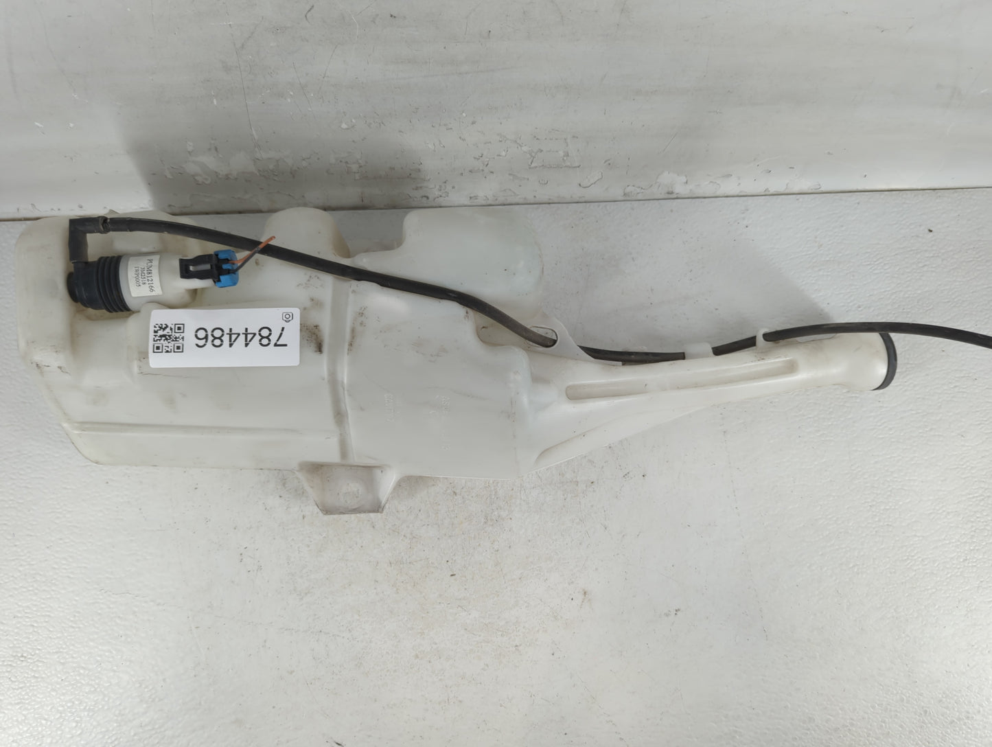 2010-2015 Chevrolet Camaro Windshield Washer Fluid Reservoir Bottle Oem - Oemusedautoparts1.com