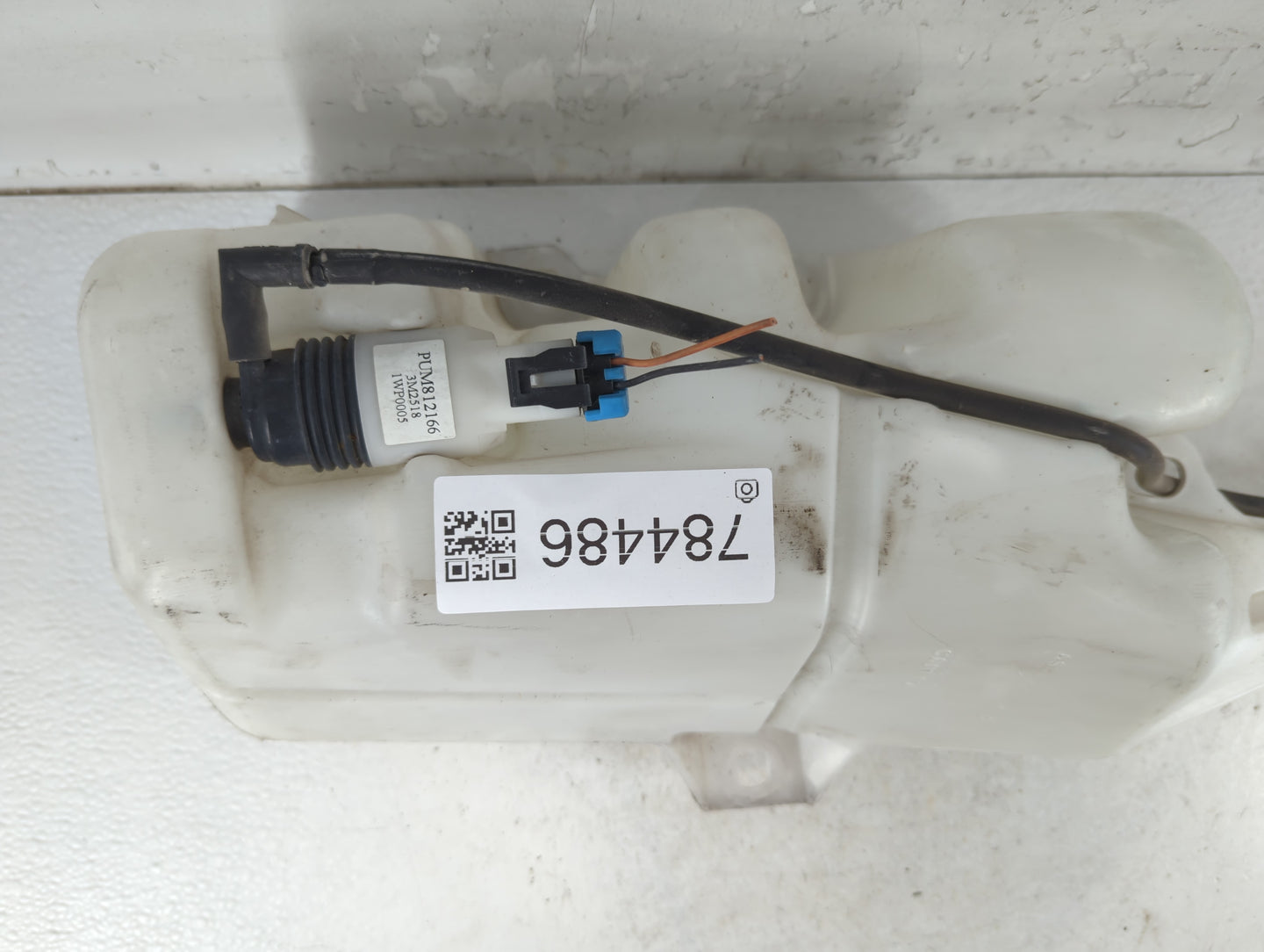 2010-2015 Chevrolet Camaro Windshield Washer Fluid Reservoir Bottle Oem - Oemusedautoparts1.com