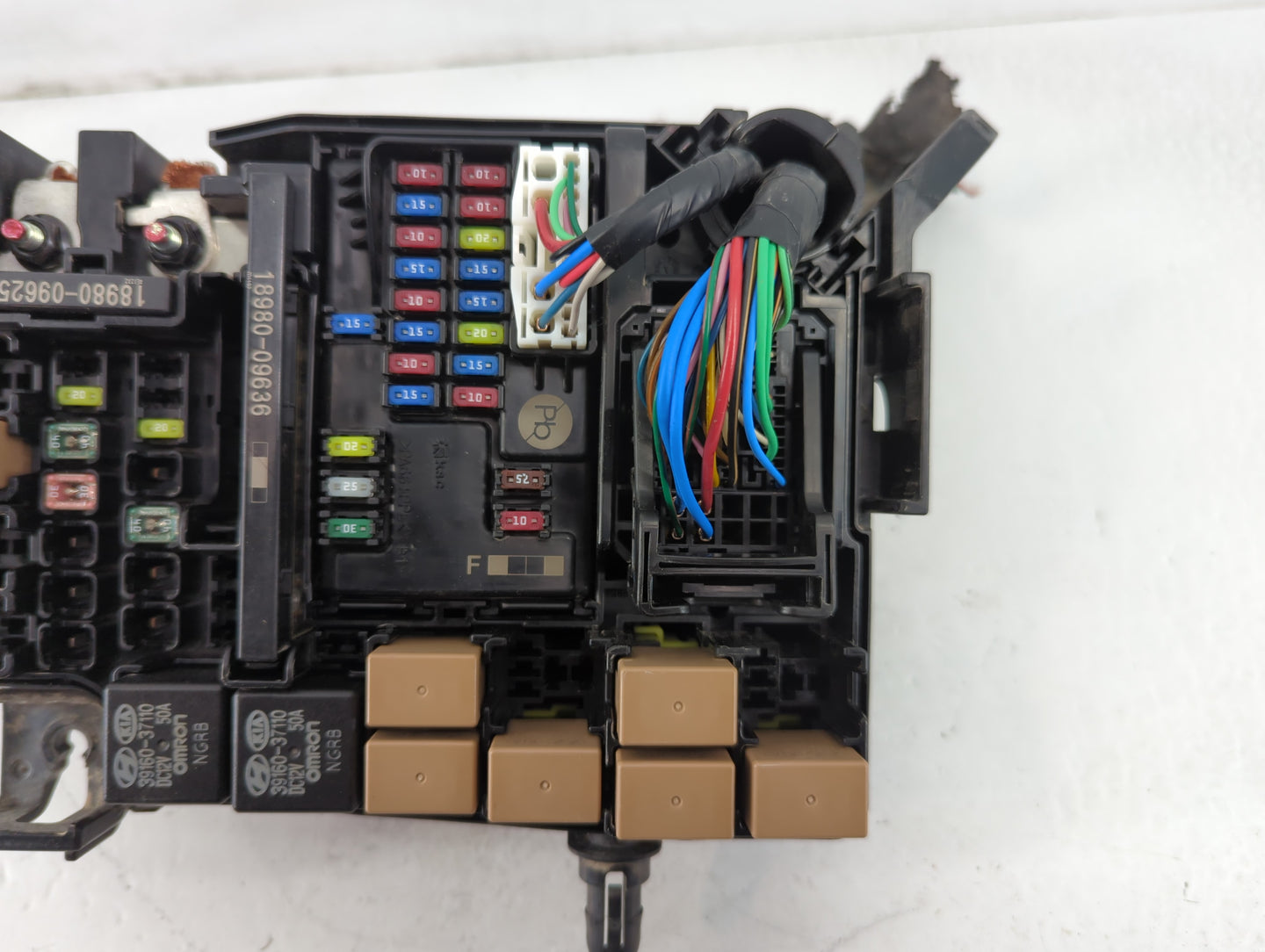 2018-2021 Hyundai Kona Fusebox Fuse Box Panel Relay Module P/N:91956-J9520 Fits Fits 2018 2019 2020 2021 OEM Used Auto Parts - Oemusedautoparts1.com