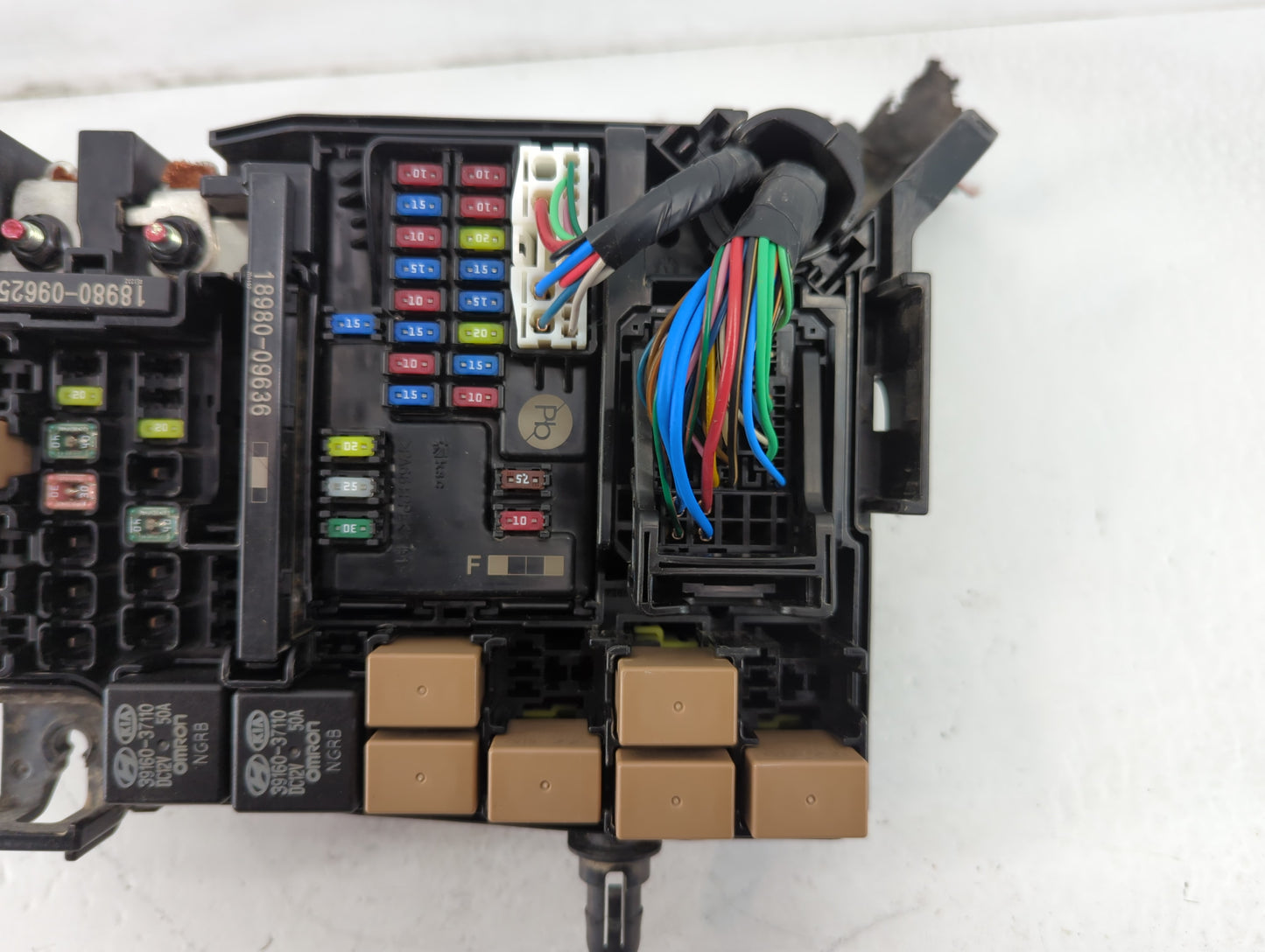 2018-2021 Hyundai Kona Fusebox Fuse Box Panel Relay Module P/N:91956-J9520 Fits Fits 2018 2019 2020 2021 OEM Used Auto Parts - Oemusedautoparts1.com