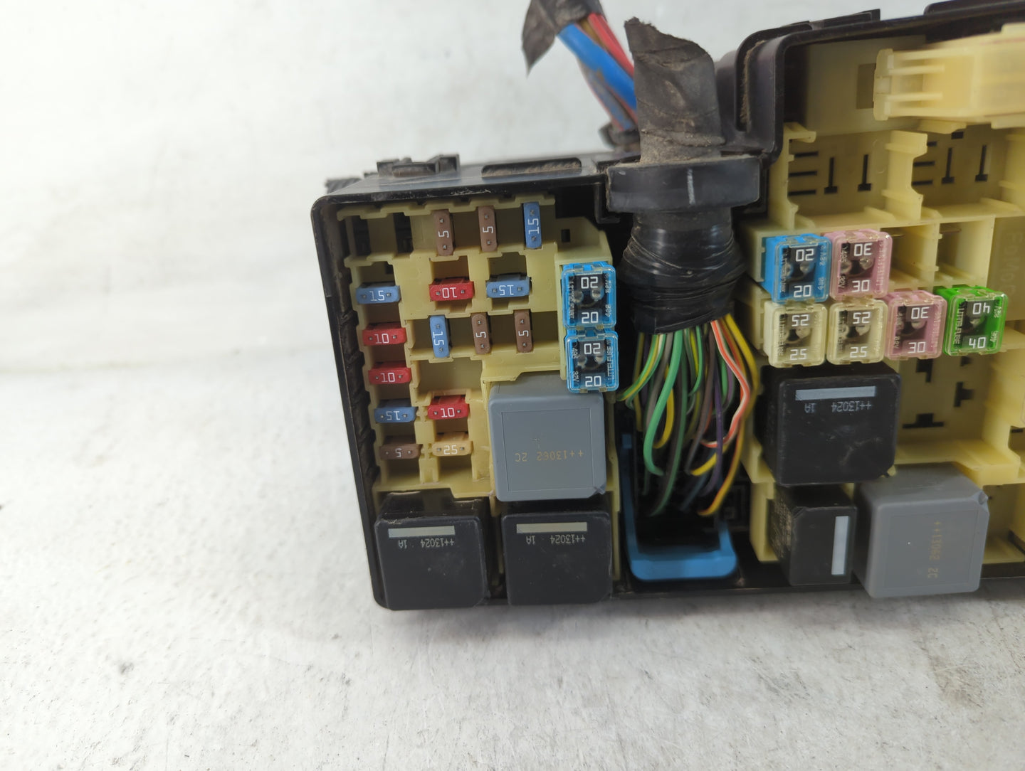 2013-2016 Ford Escape Fusebox Fuse Box Panel Relay Module P/N:AV6T-14A067-AC Fits Fits 2013 2014 2015 2016 OEM Used Auto Parts - Oemusedautoparts1.com