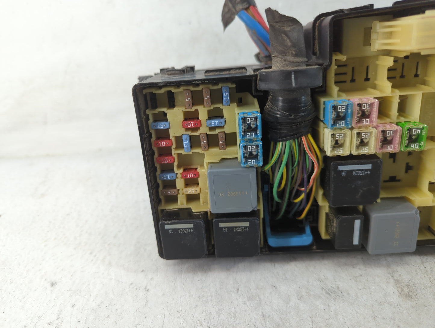 2013-2016 Ford Escape Fusebox Fuse Box Panel Relay Module P/N:AV6T-14A067-AC Fits Fits 2013 2014 2015 2016 OEM Used Auto Parts - Oemusedautoparts1.com