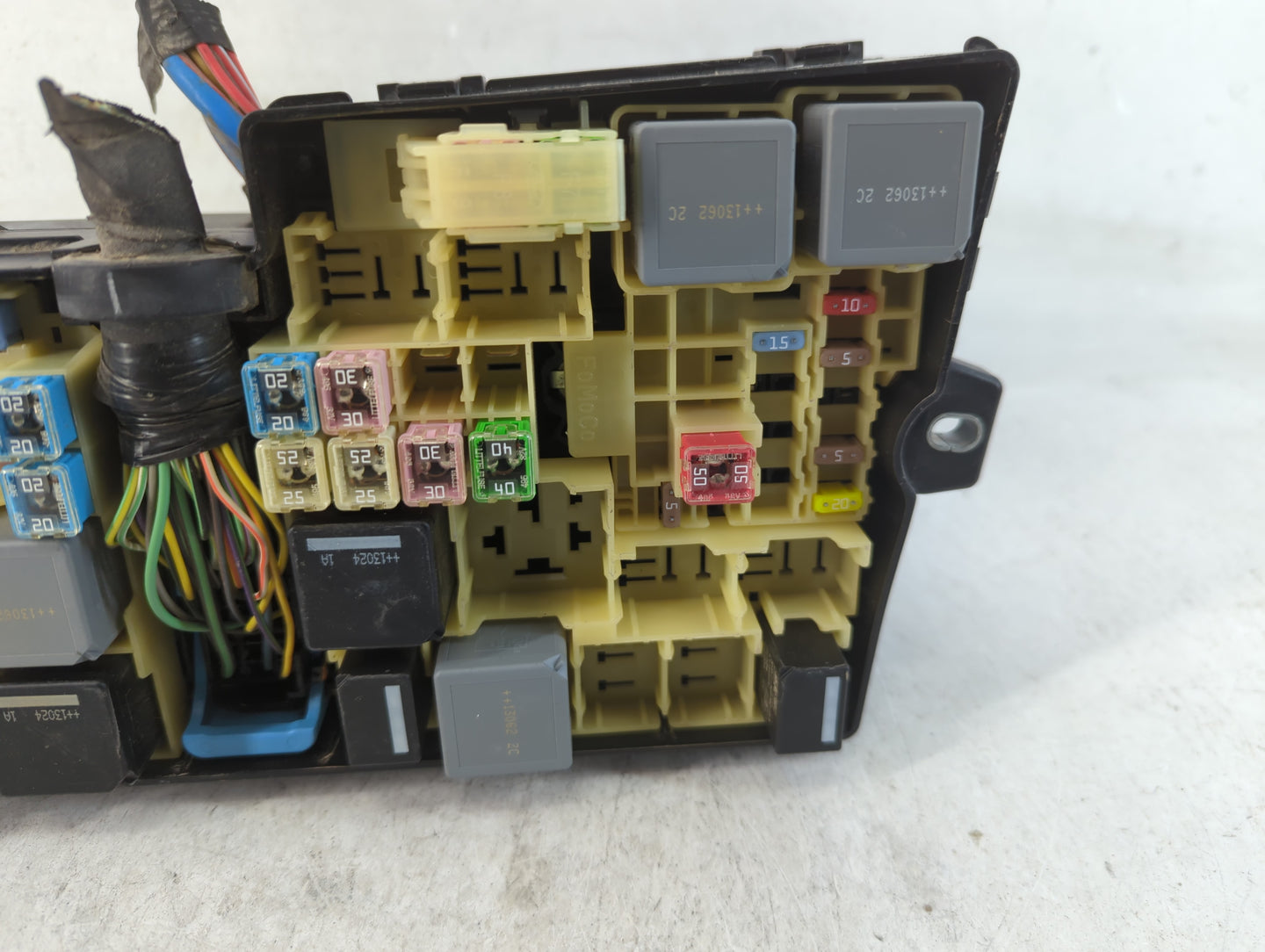 2013-2016 Ford Escape Fusebox Fuse Box Panel Relay Module P/N:AV6T-14A067-AC Fits Fits 2013 2014 2015 2016 OEM Used Auto Parts - Oemusedautoparts1.com