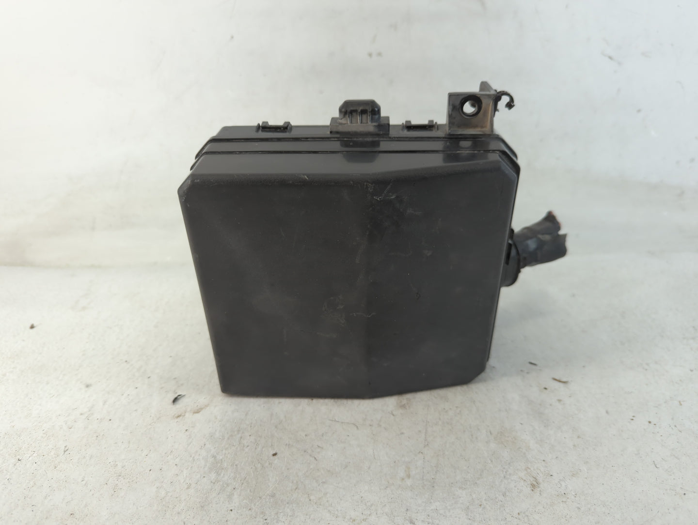 2012-2017 Mitsubishi Outlander Sport Fusebox Fuse Box Panel Relay Module P/N:8565A513 Fits Fits 2012 2013 2014 2015 2016 2017 OEM Used Auto Parts - Oemusedautoparts1.com