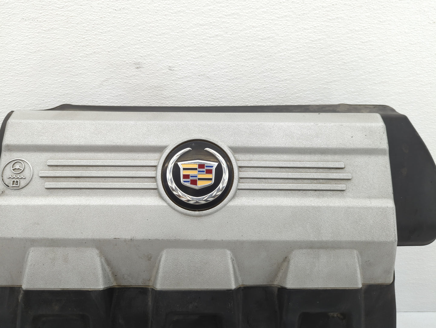2010 Cadillac Srx Engine Cover - Oemusedautoparts1.com