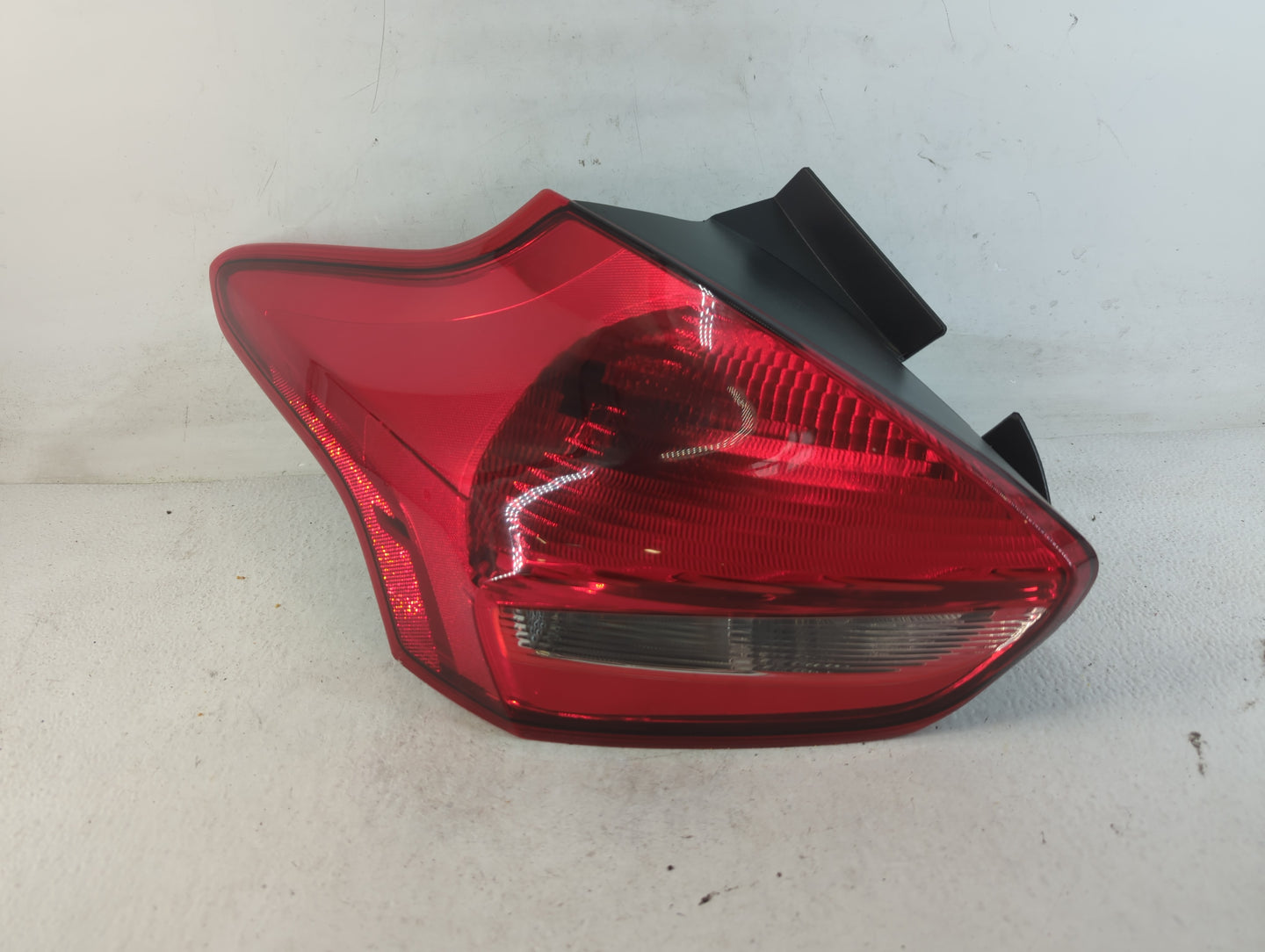 2015-2018 Ford Focus Tail Light Assembly Driver Left OEM Fits Fits 2015 2016 2017 2018 OEM Used Auto Parts - Oemusedautoparts1.com